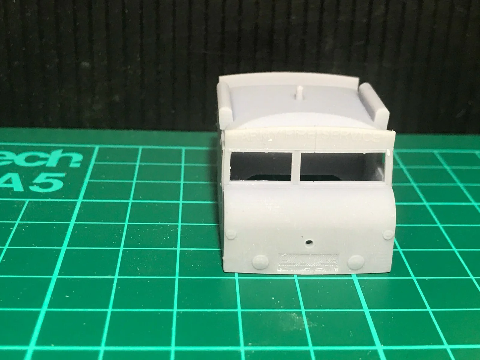 OO Wickham Fire Tender with a static display option