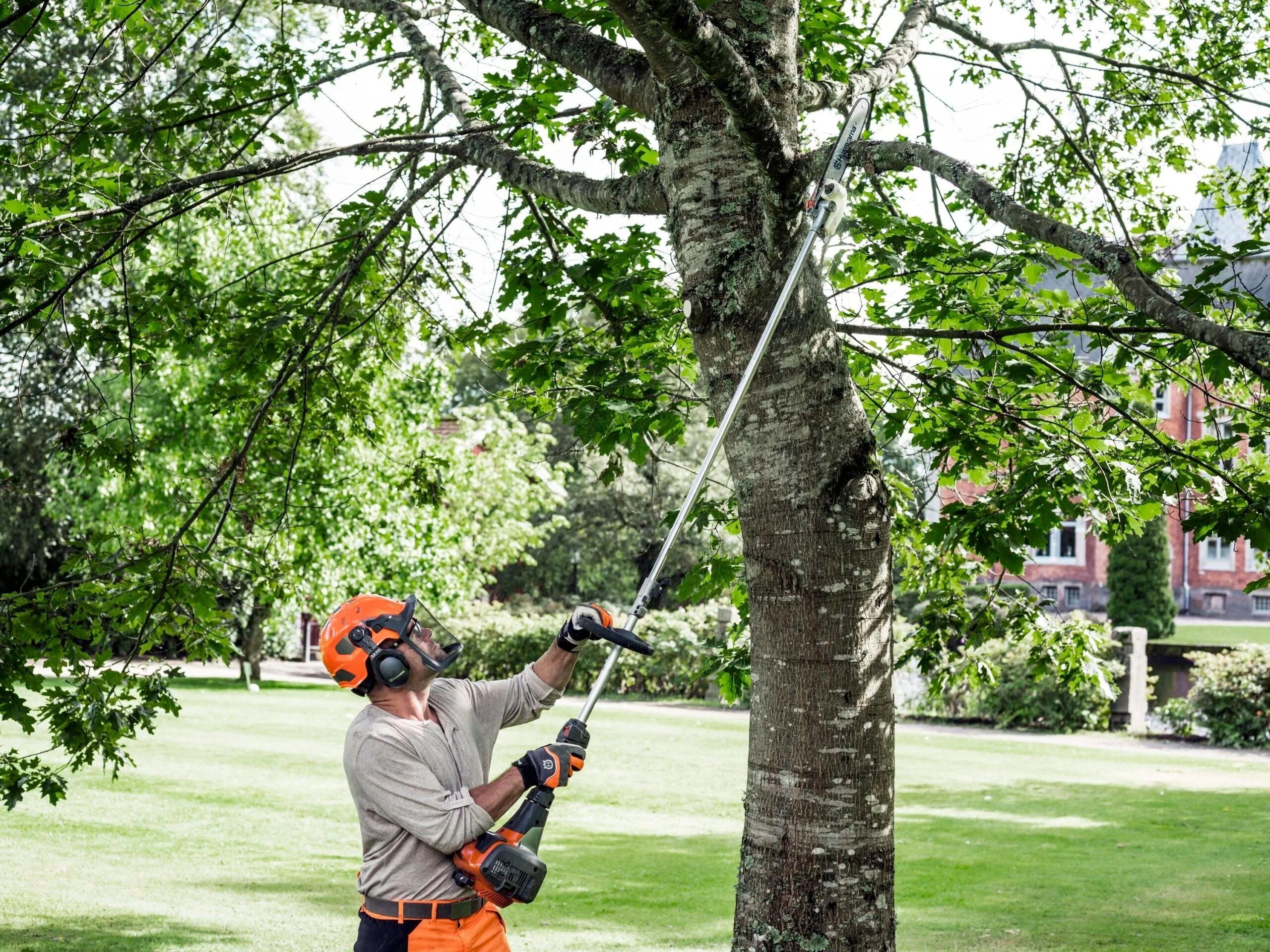 Husqvarna 970545001 330LK 28-cc 2-cycle 20-in Straight Shaft Gas String Trimmer with Attachment Capable and Edger Capable