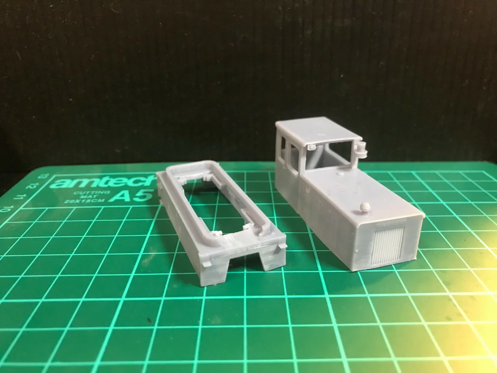 009 OO9 Diesel RNAD Baguley-Drewry locomotive kit uses KATO 11-109 chassis