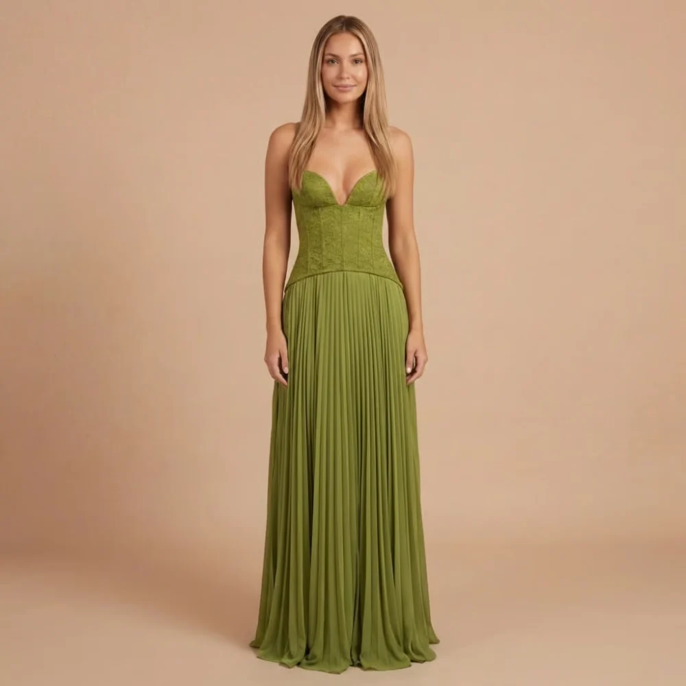 Elegantes Maxikleid mit Herzausschnitt und Plissee-Rock