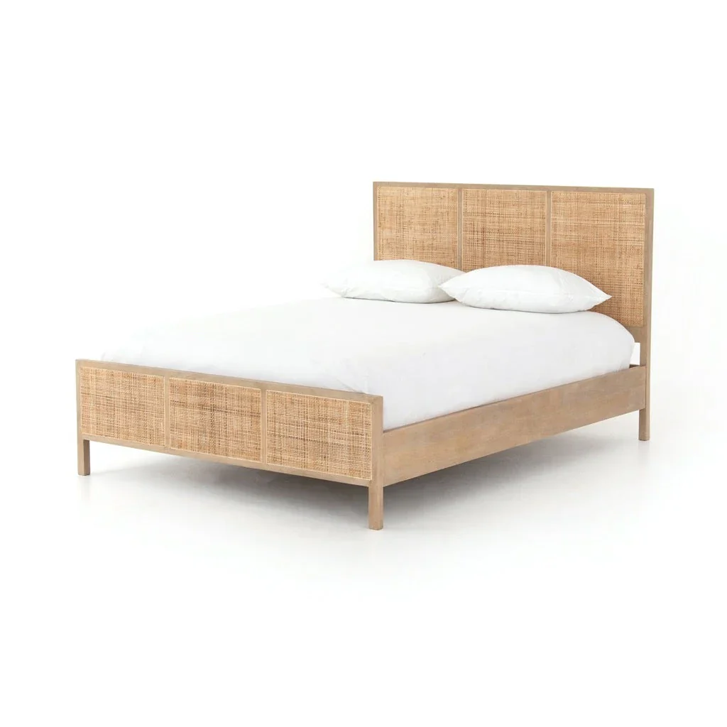 Cama Sydney de Madera de Mango Natural y Ratán Tejido – Elegancia Natural y Textura Auténtica