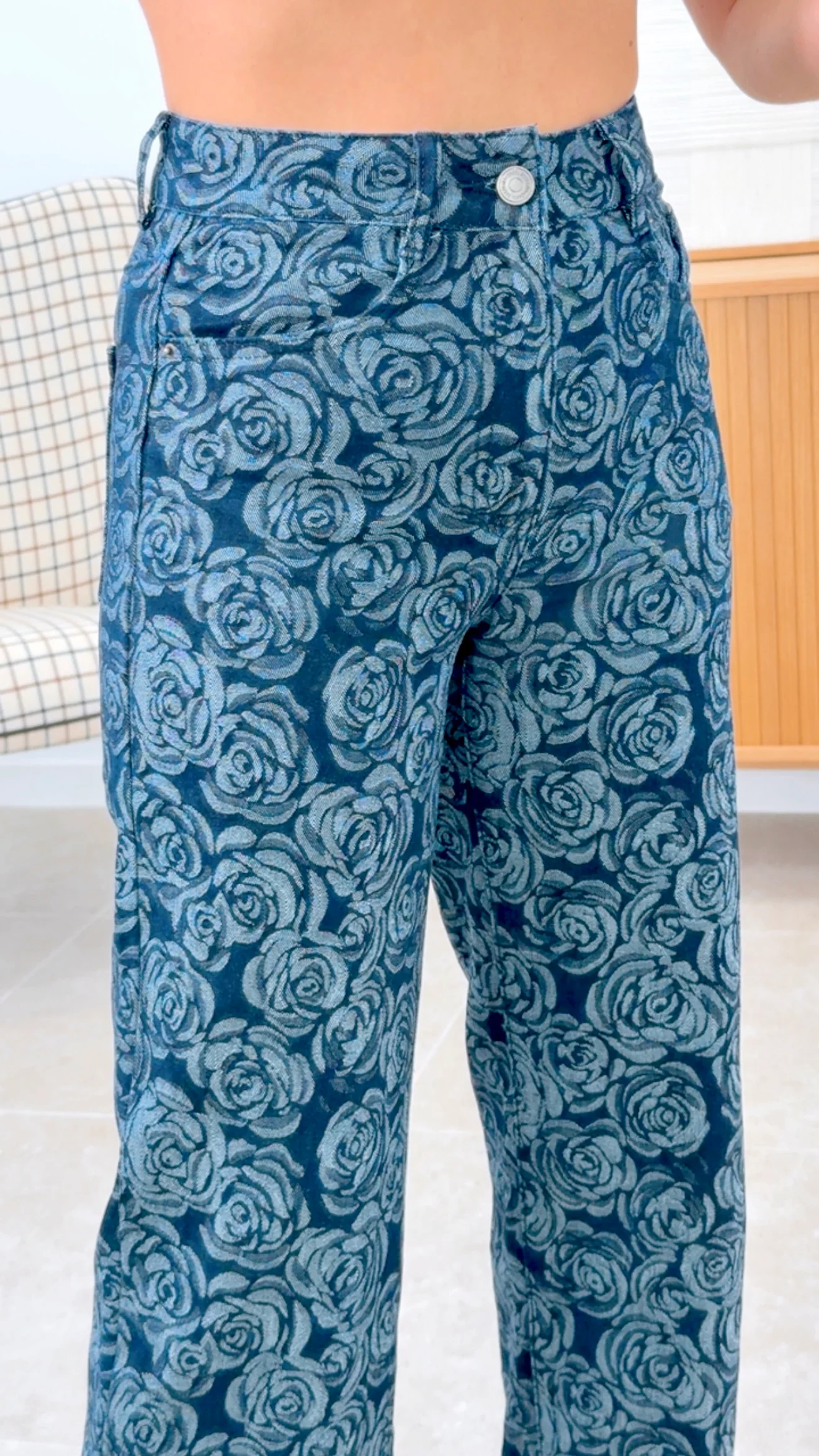 PANTAL��N DENIM ROSAS
