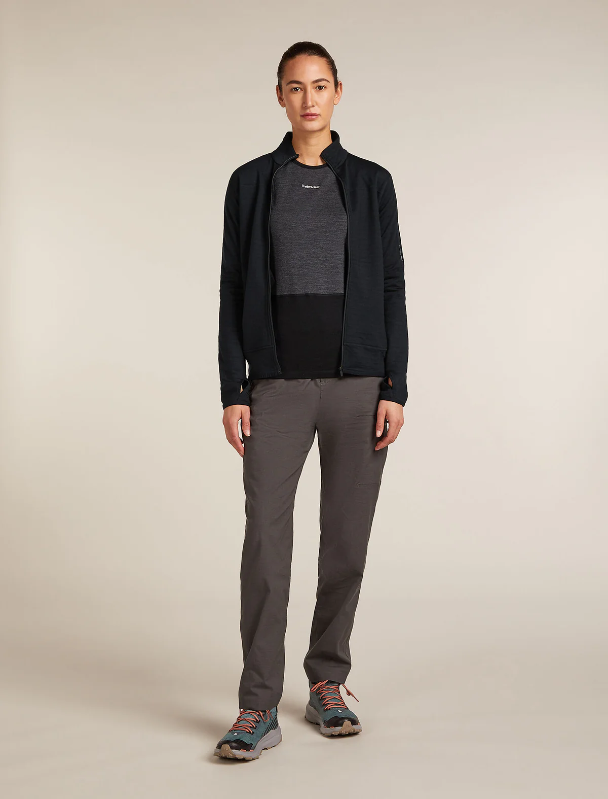 Women's jacket made of merino wool fleece with a half zipper