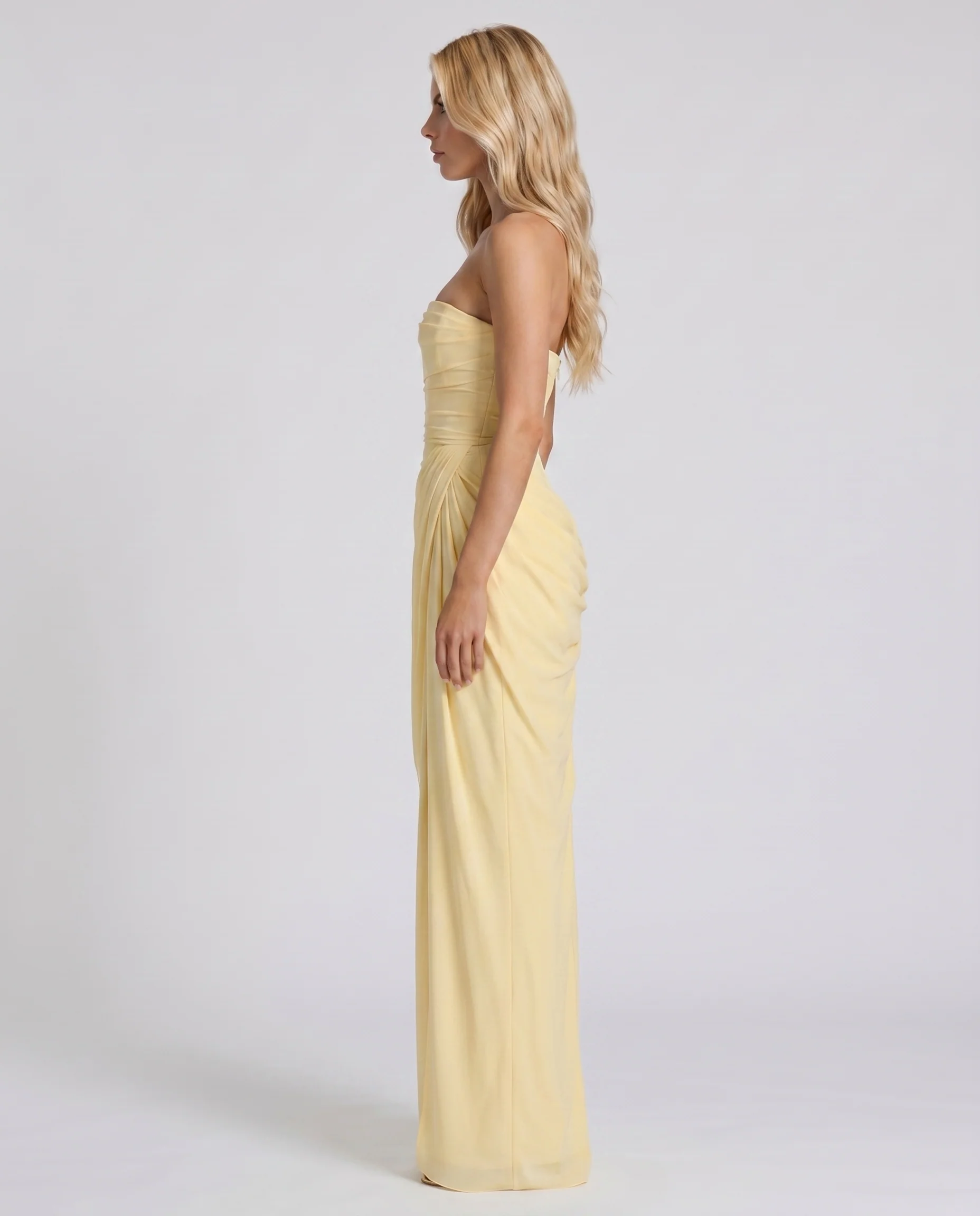Tr?gerloses Maxikleid mit Raffungen und Beinschlitz | Modernes Bandeau-Kleid mit drapiertem Wickelrock f��r festliche Anl?sse