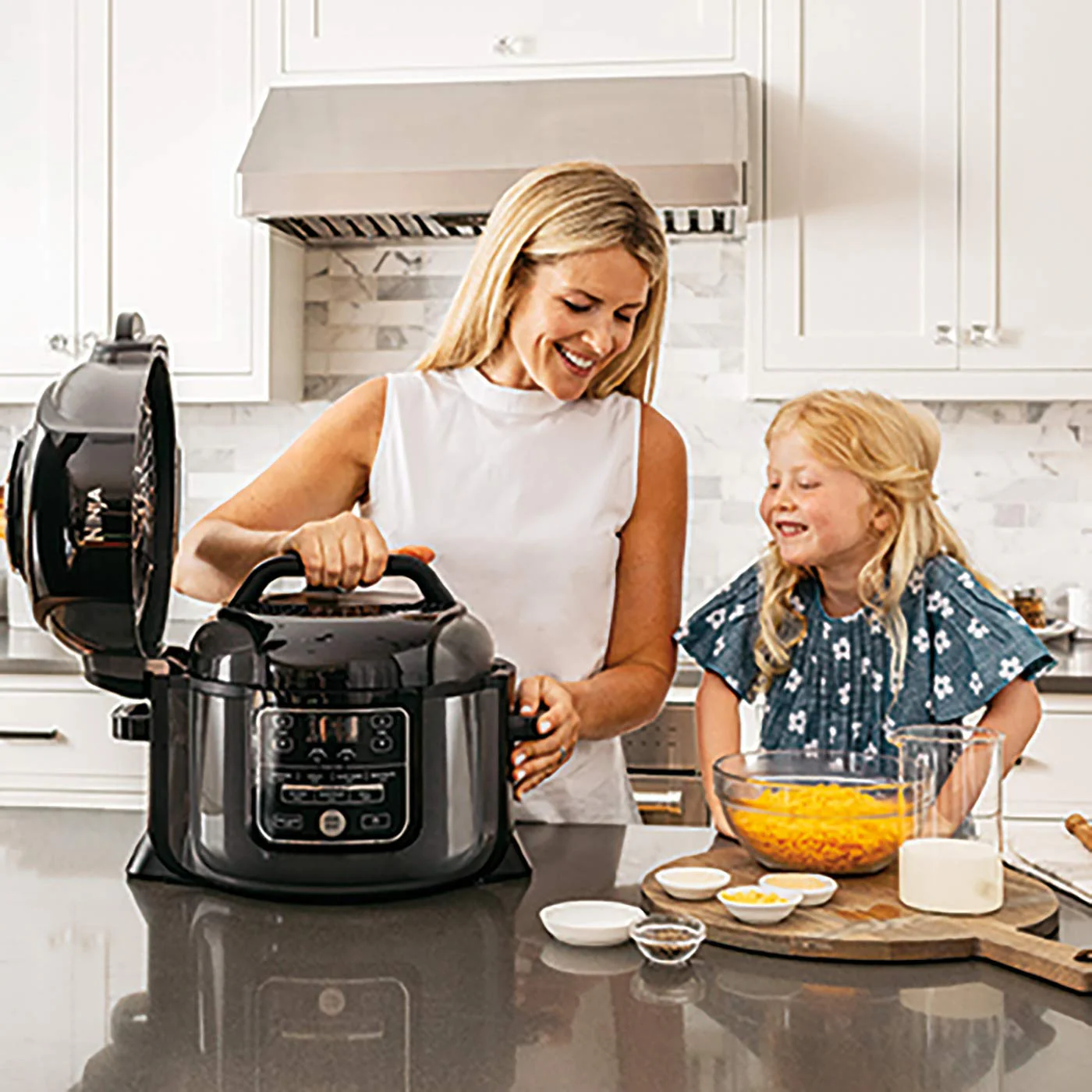 2025 Ninja Foodi MAX Dual Zone heteluchtfriteuse, 9,5L Airfryer, 2 compartimenten, met tang, anti-aanbaklaag, vaatwasserbestendige manden, 6-in-1, Amazon exclusief, koper/zwart, AF400EUCP
