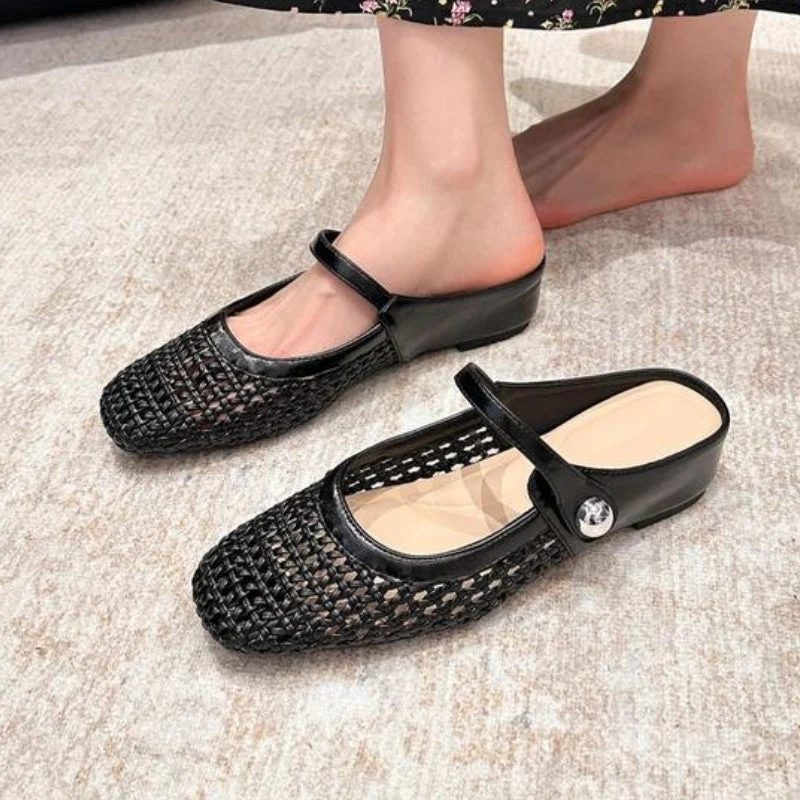 Damen Mules geflochten | Flache Slipper in Metallic-Optik mit Riemchen und eckiger Zehenpartie | Bequeme Schlupfschuhe