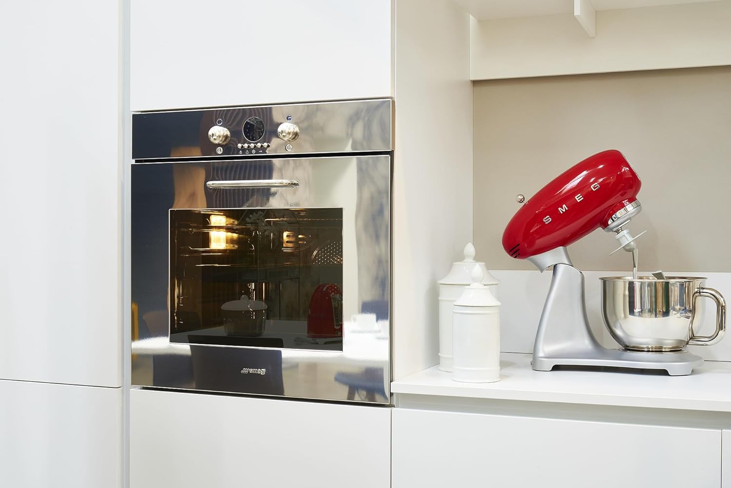 Smeg, SMF02PKEU Küchenmaschine, 10 Geschwindigkeitsstufen, Planetenrührwerk, Sicherheitsabschaltung, 2 Rührbesen, Kugelgriff aus Edelstahl, 800 W, Rose