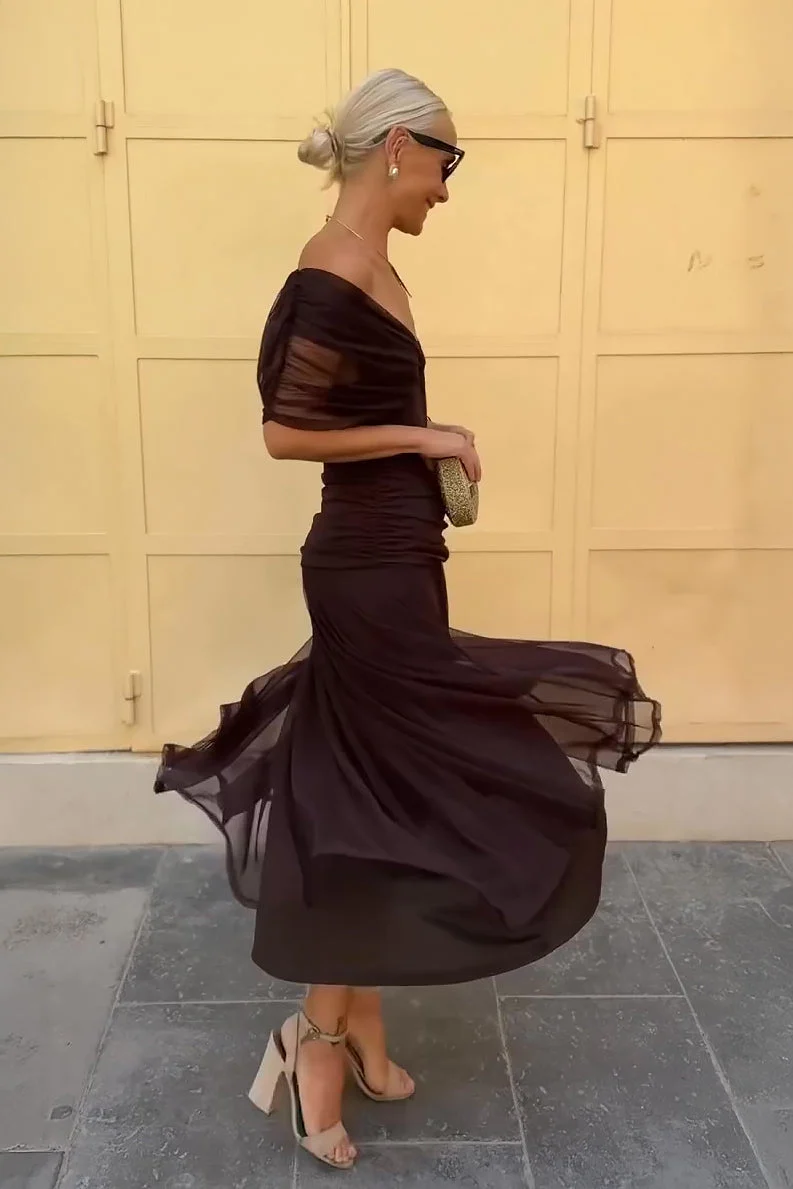 Elegantes schulterfreies Cocktail-Maxikleid mit Blumenmuster