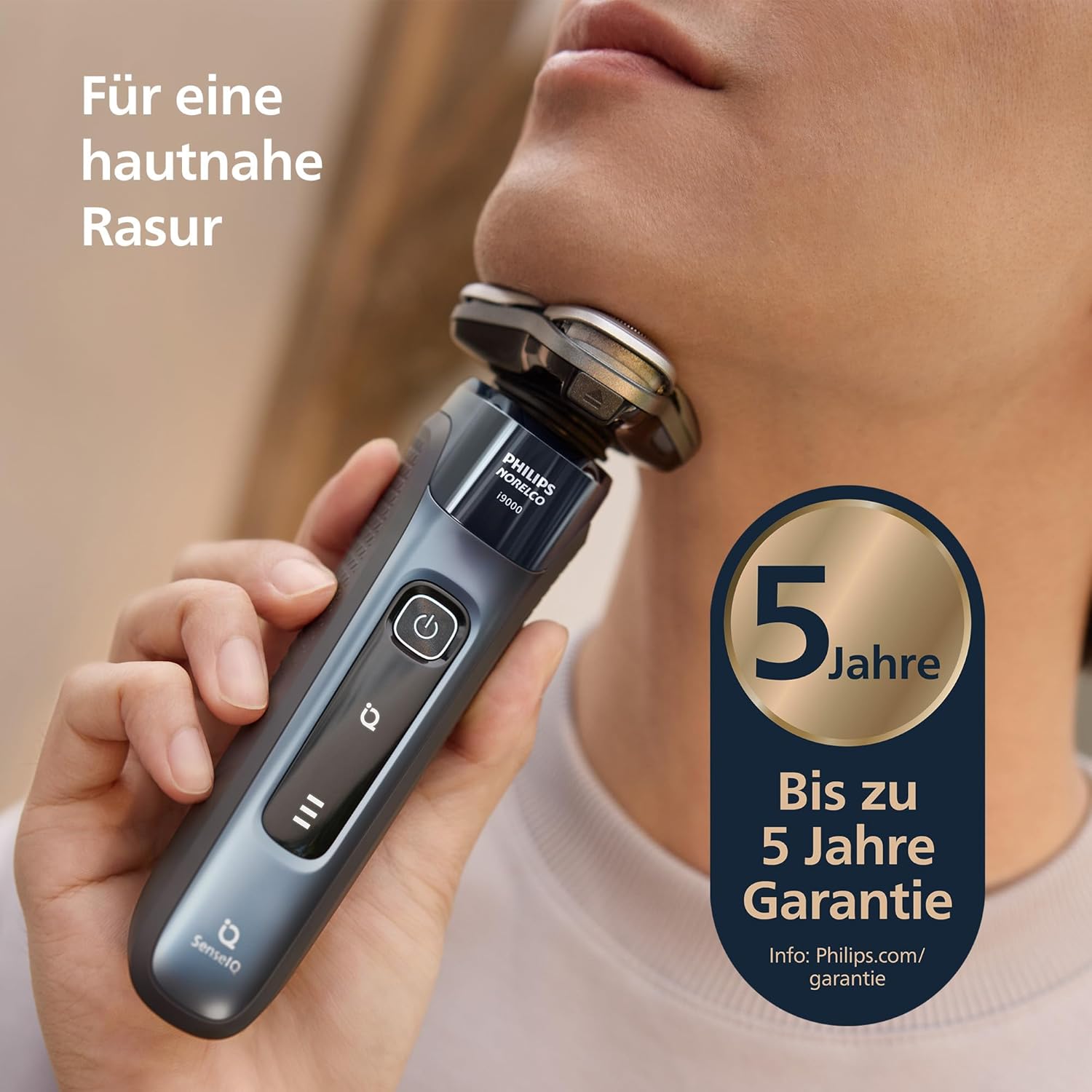 Philips Rasierer i9000, Elektrischer Nass-und Trockenrasierer für Herren mit integriertem Trimmer, taubenblau, Reinigungsstaion, Ladestation und Reiseetui (Modell X9001/30)