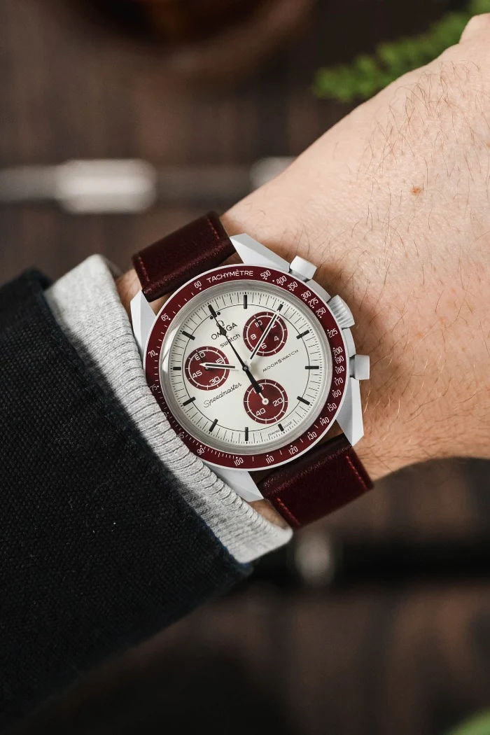 Hirsch OSIRIS Calf Leather Watch Strap in BURGUNDY