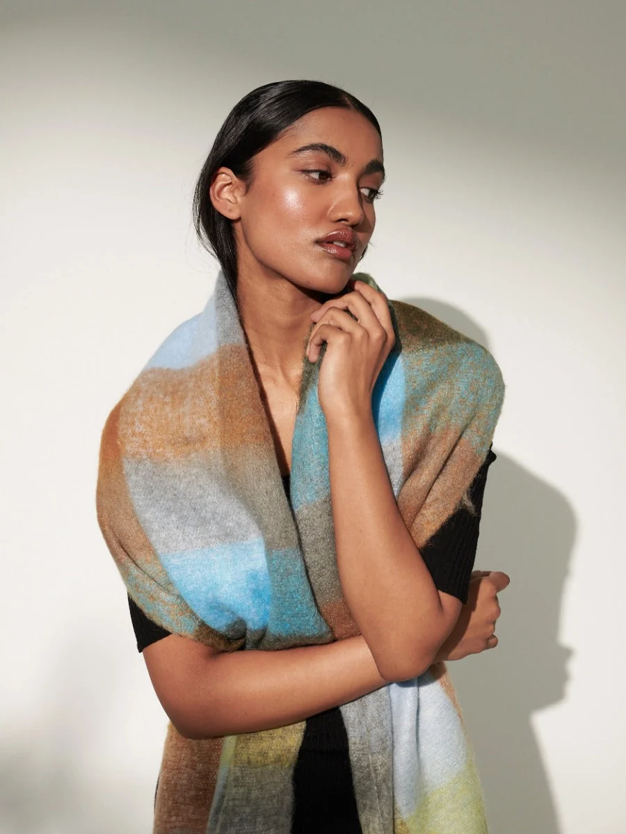 Biscuit Checkered Fluffy Scarf