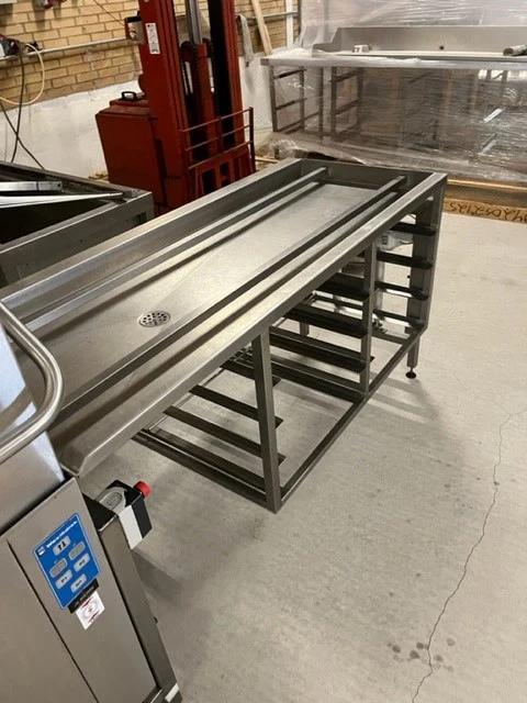 WD-7EH hætteopvasker med hæve-/sænkebord (brugt).