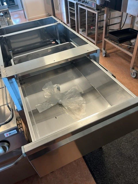 Rustfri skuffe (demo/ny).