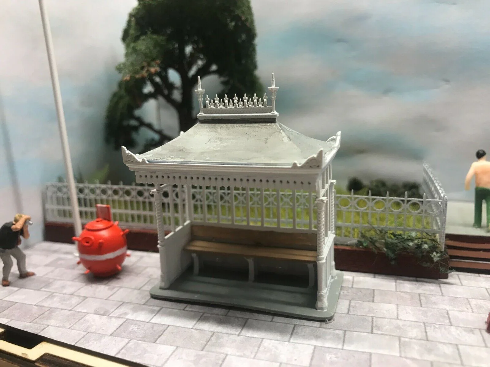 OO Gauge (OO9) Edwardian Seaside/Park Shelter and Mine and telescopes - Ramsgate