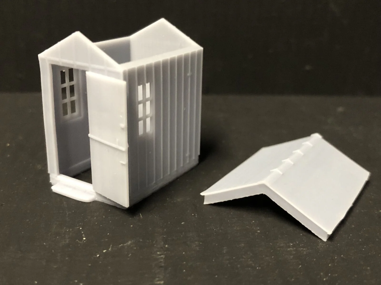 Porthmadog signal mans Hut with levers and glazing - OO9/OO/HO