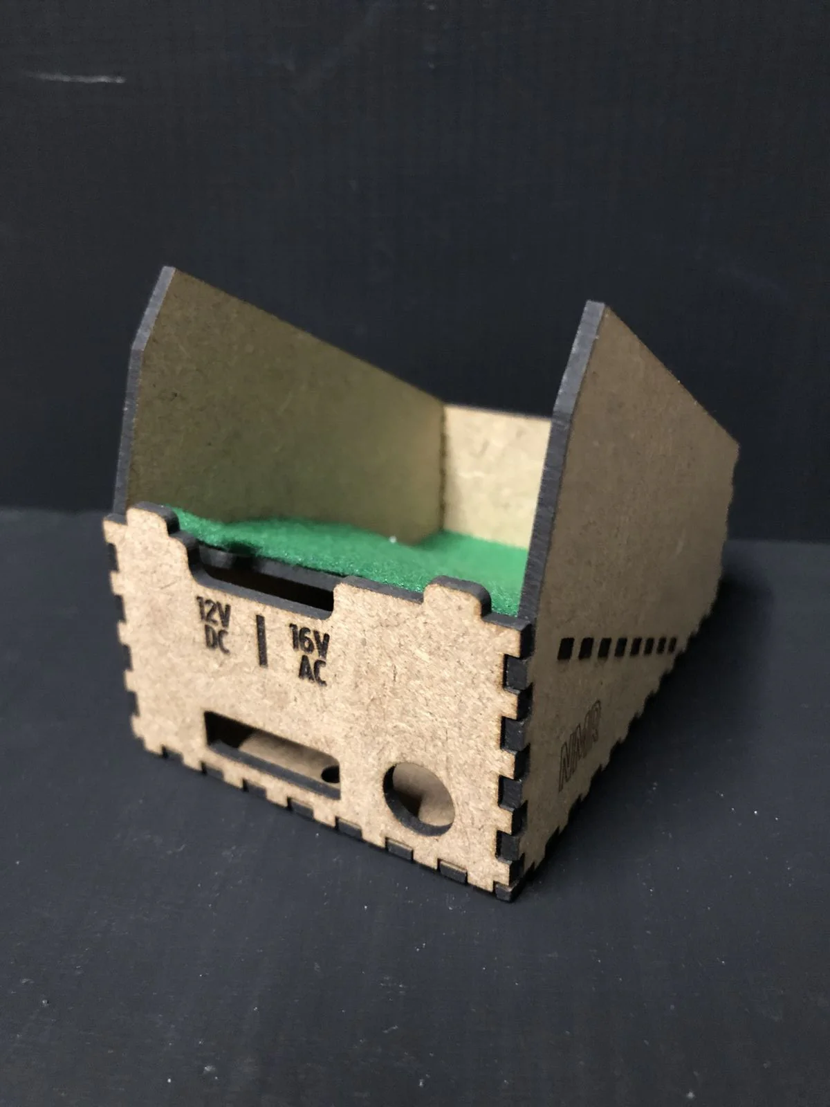 Handy Desktop Holder for the Gaugemaster Combi Controller - easy to use caddy