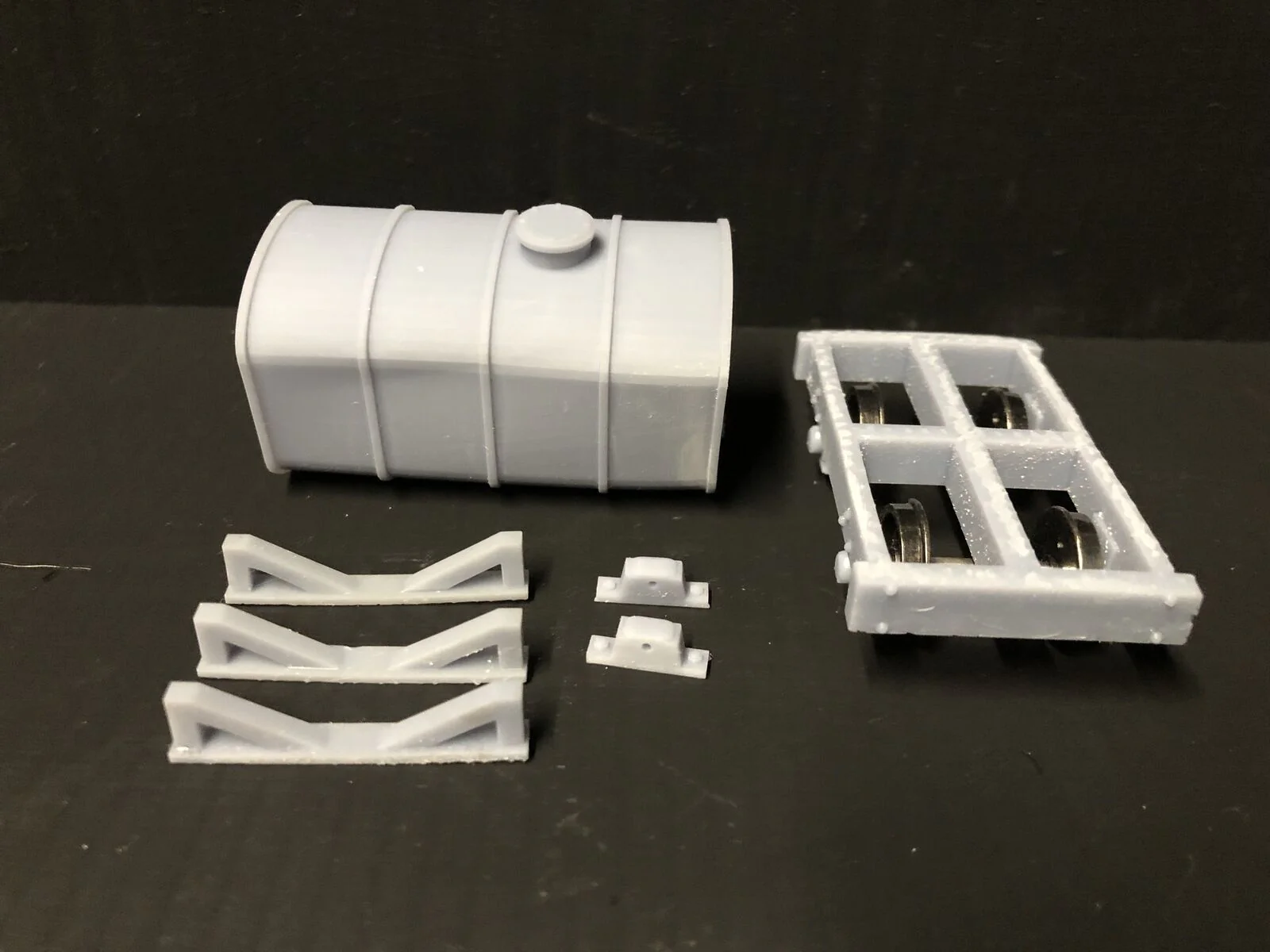 Gn15 Narrow Gauge Diesel Tanker wagon - with wheels