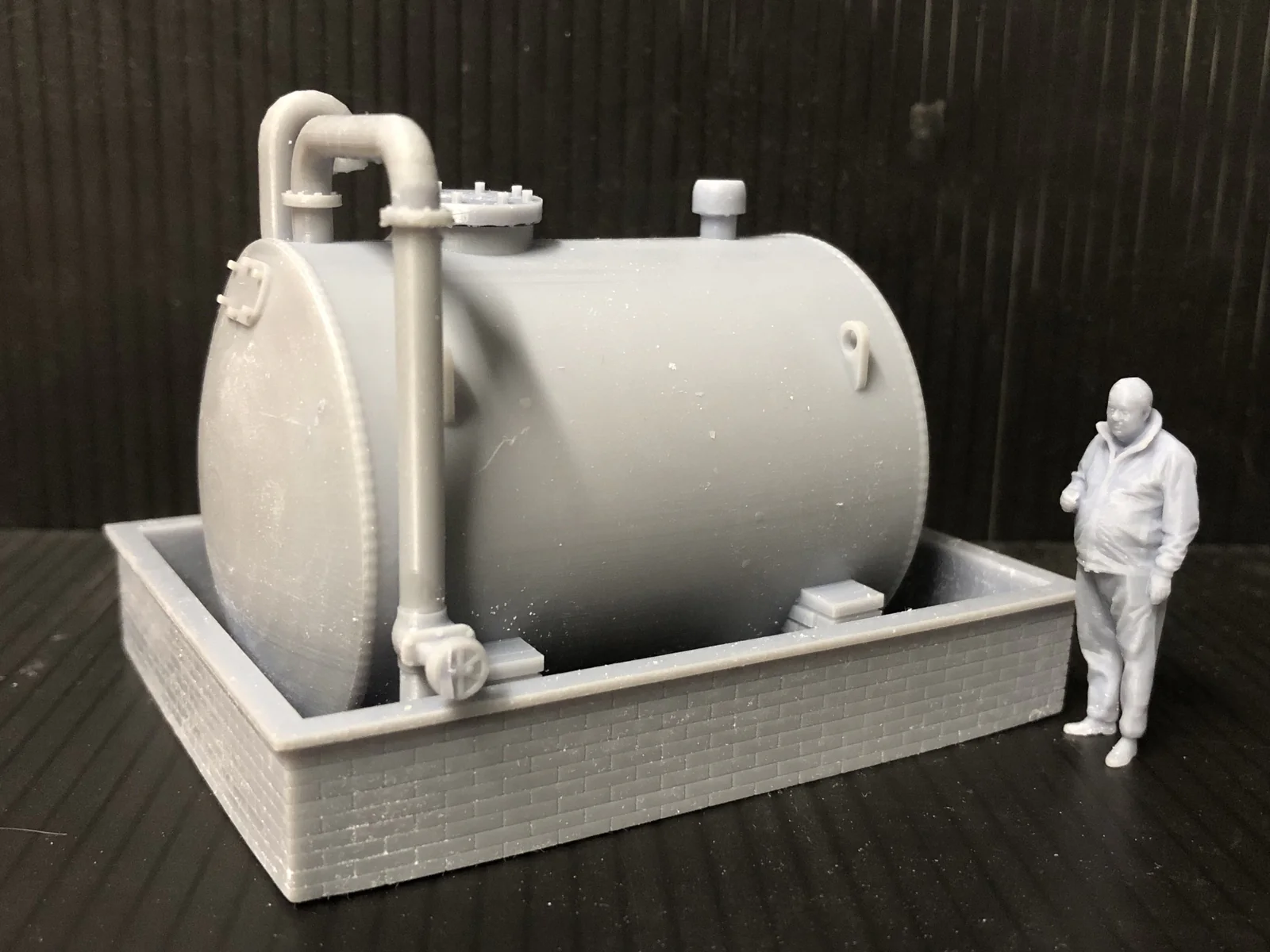 O / O16.5 / 7mm Gauge Single Diesel Tank with bund for a depot or yard