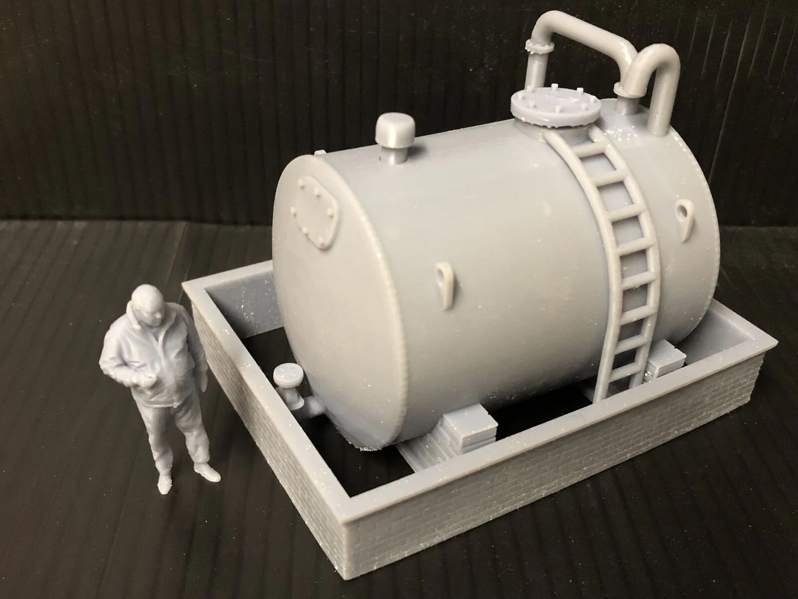 O / O16.5 / 7mm Gauge Single Diesel Tank with bund for a depot or yard