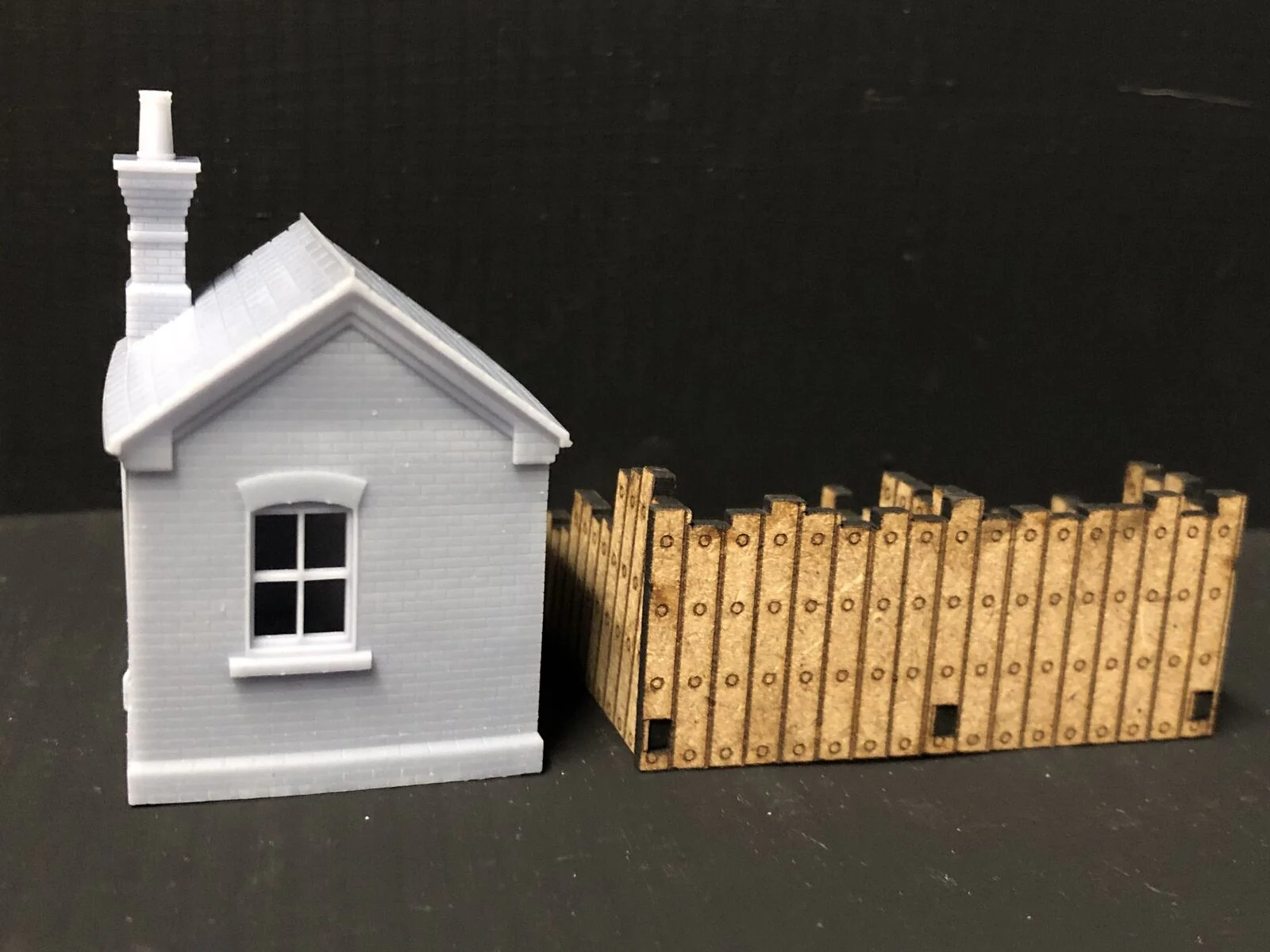 Coal merchant office and staithes  - OO9/OO/HO based on Tettington building