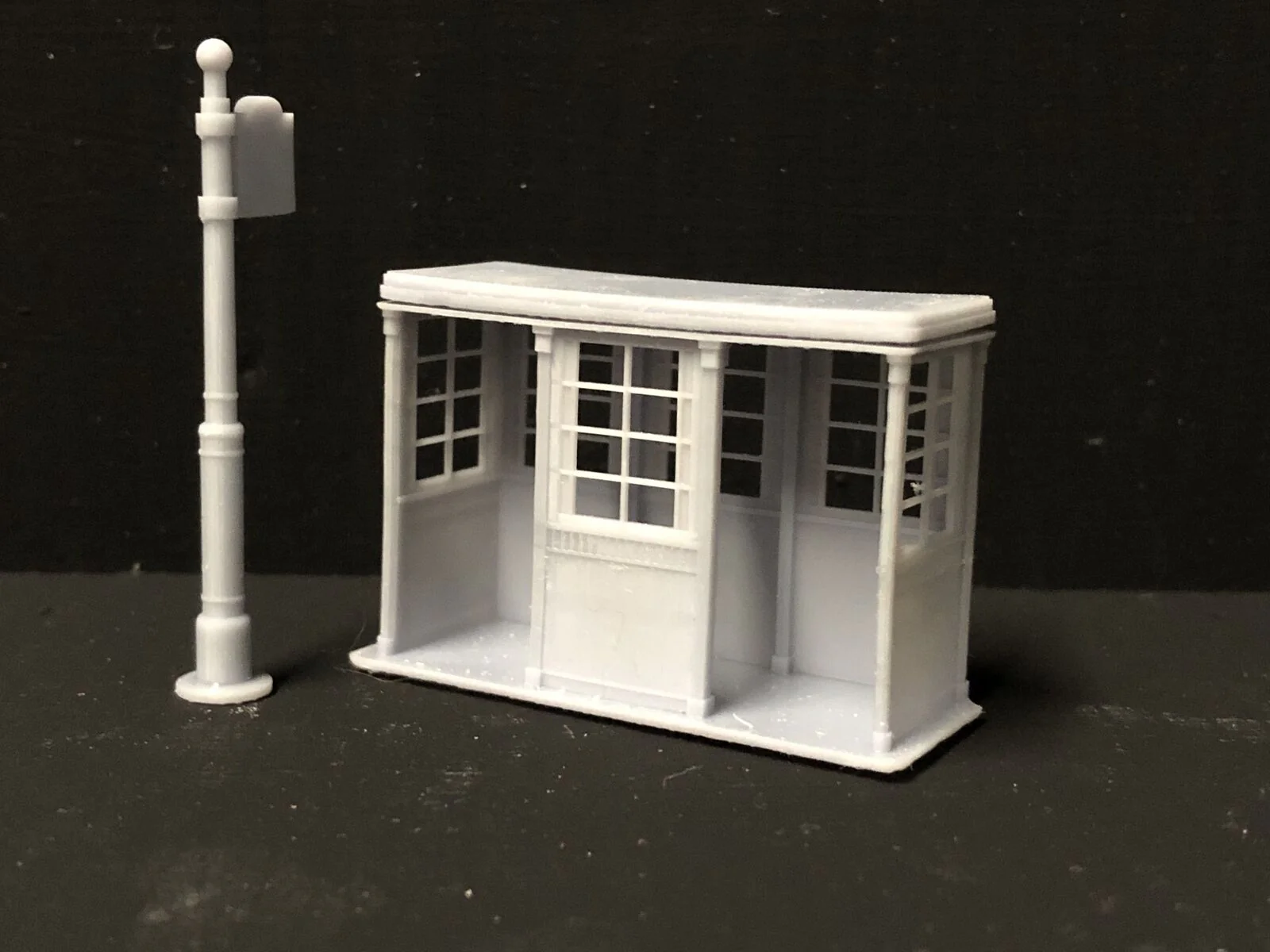 Iron type 2 Bus Shelter with bus flag - OO9/OO/HO