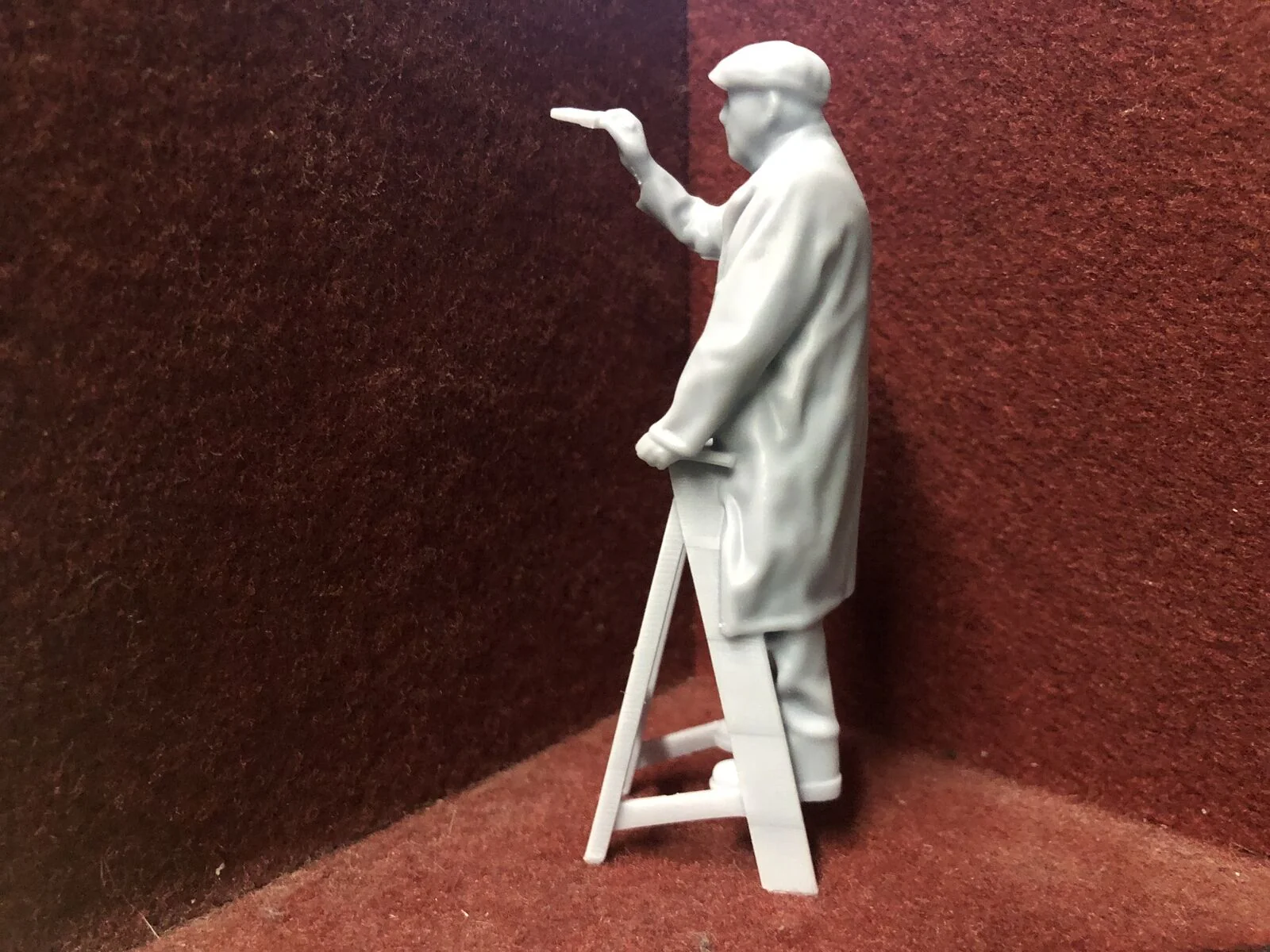 G-Scale figure painting on ladder - 3D scan of a real person - M095 (also GN15)