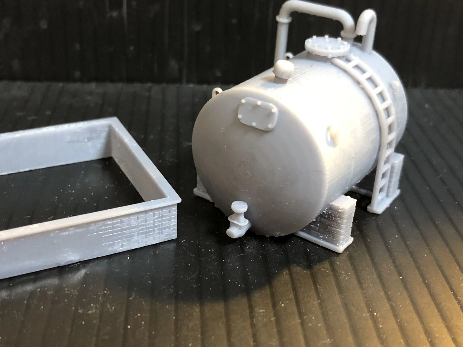 OO H0 OO9  Gauge Single Diesel Tank with bund for depot