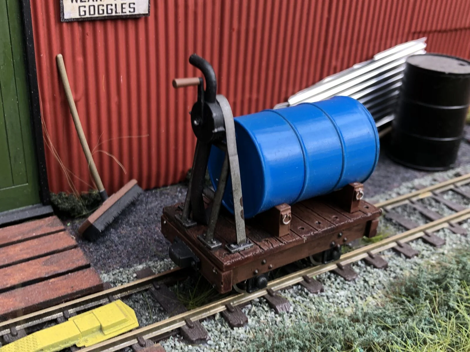 Gn15 Narrow Gauge Petrol Bowser wagon - with wheels