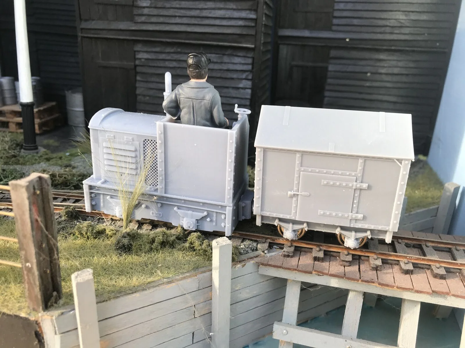 Gn15 Narrow Gauge Gunpowder wagon - short with wheels