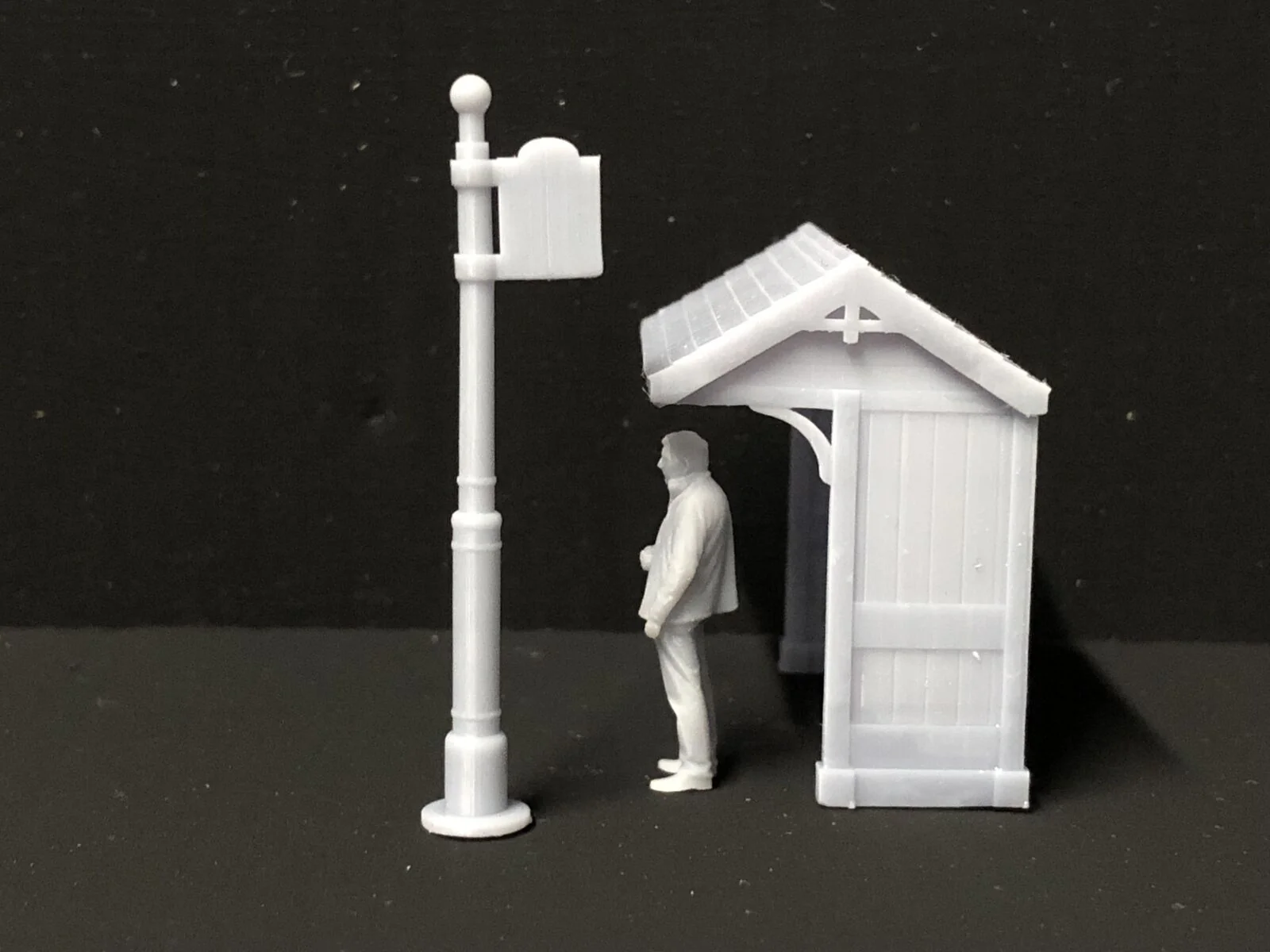 Two Country Bus Shelters and bus flags - OO9/OO/HO