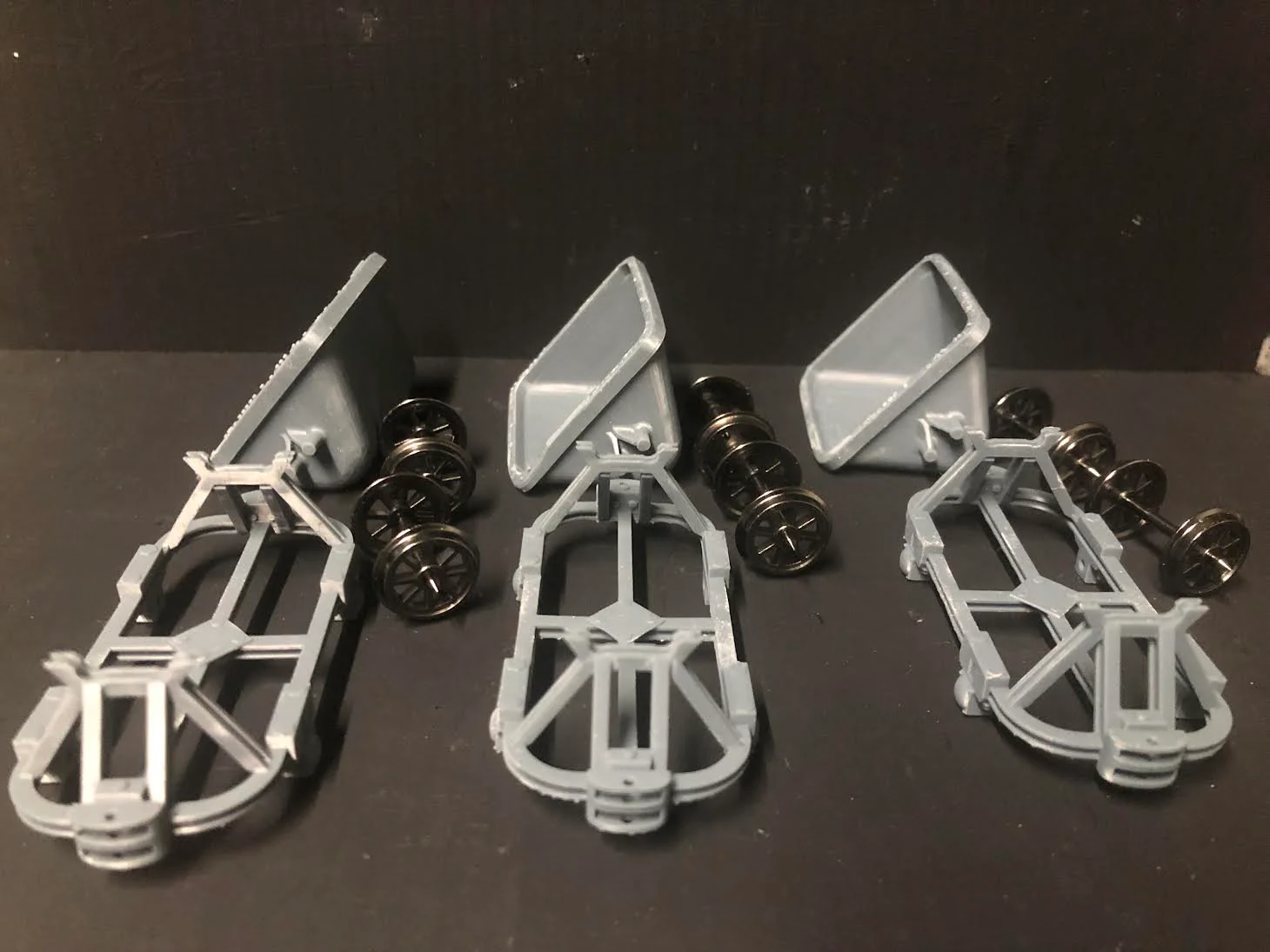 Gn15 Narrow Gauge Three Hudson Tipper Wagons with wheels