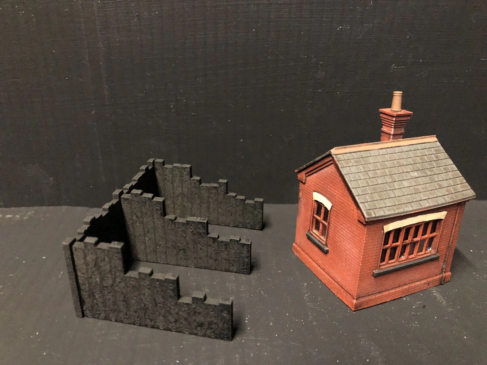 Coal merchant office and staithes  - OO9/OO/HO based on Tettington building