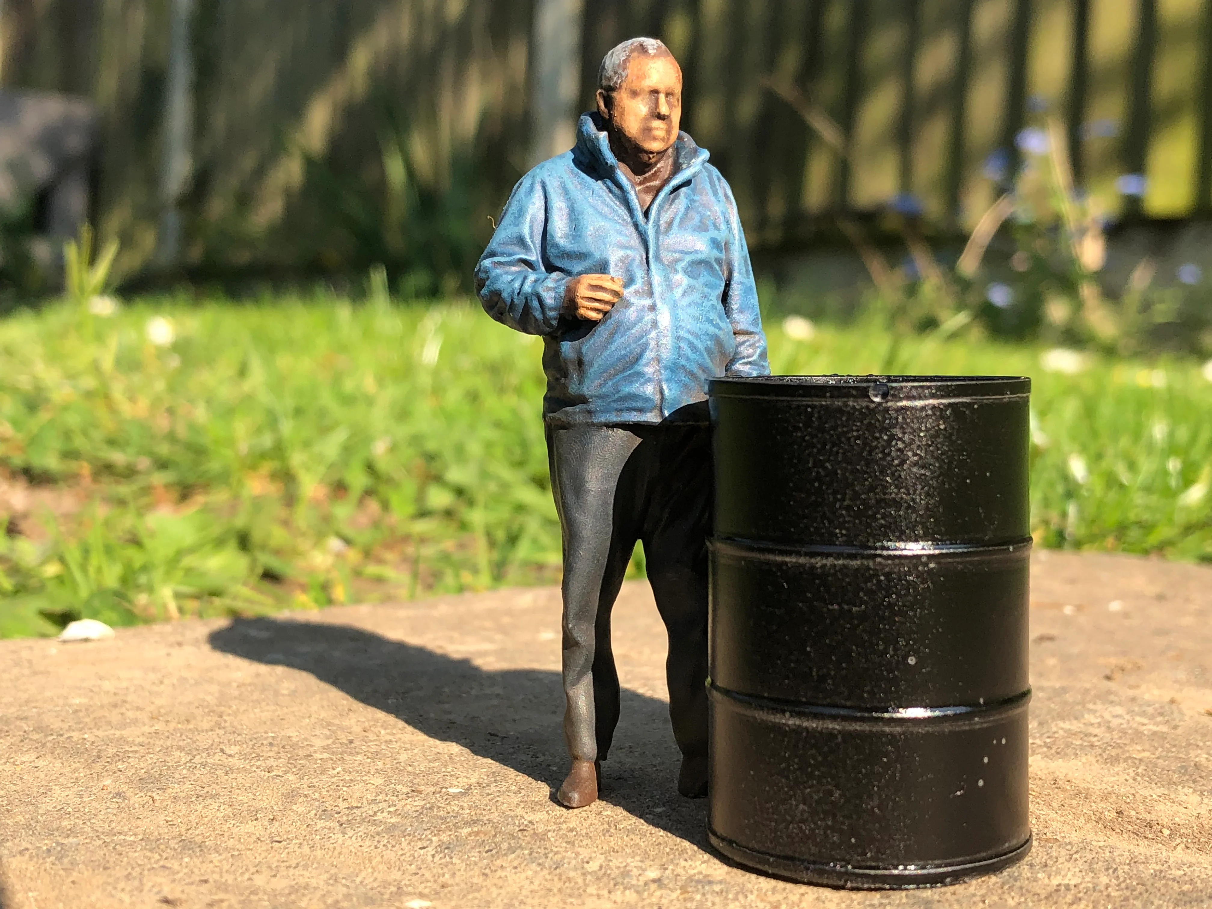 G-Scale figure standing around - 3D scan of a real person - M013 (also GN15)