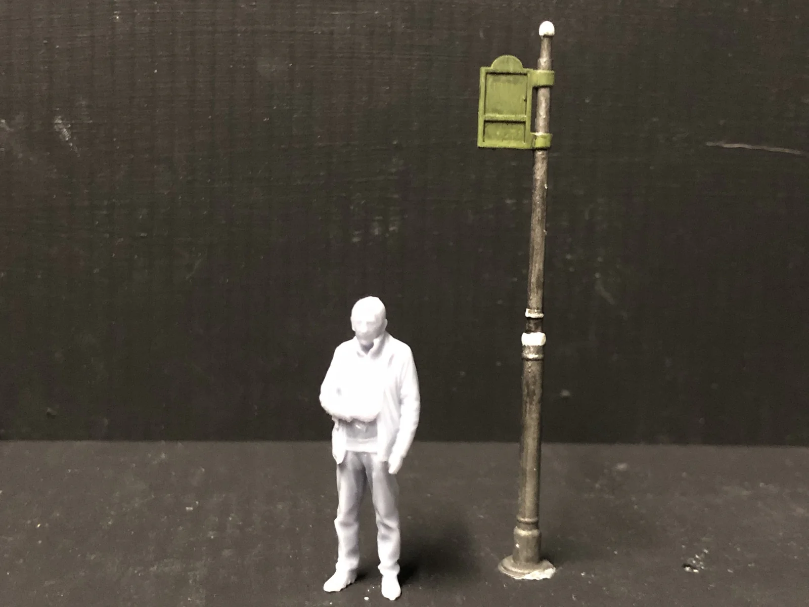 7mm Country Bus Shelters and bus flag - 7mm, O,O-16.5mm