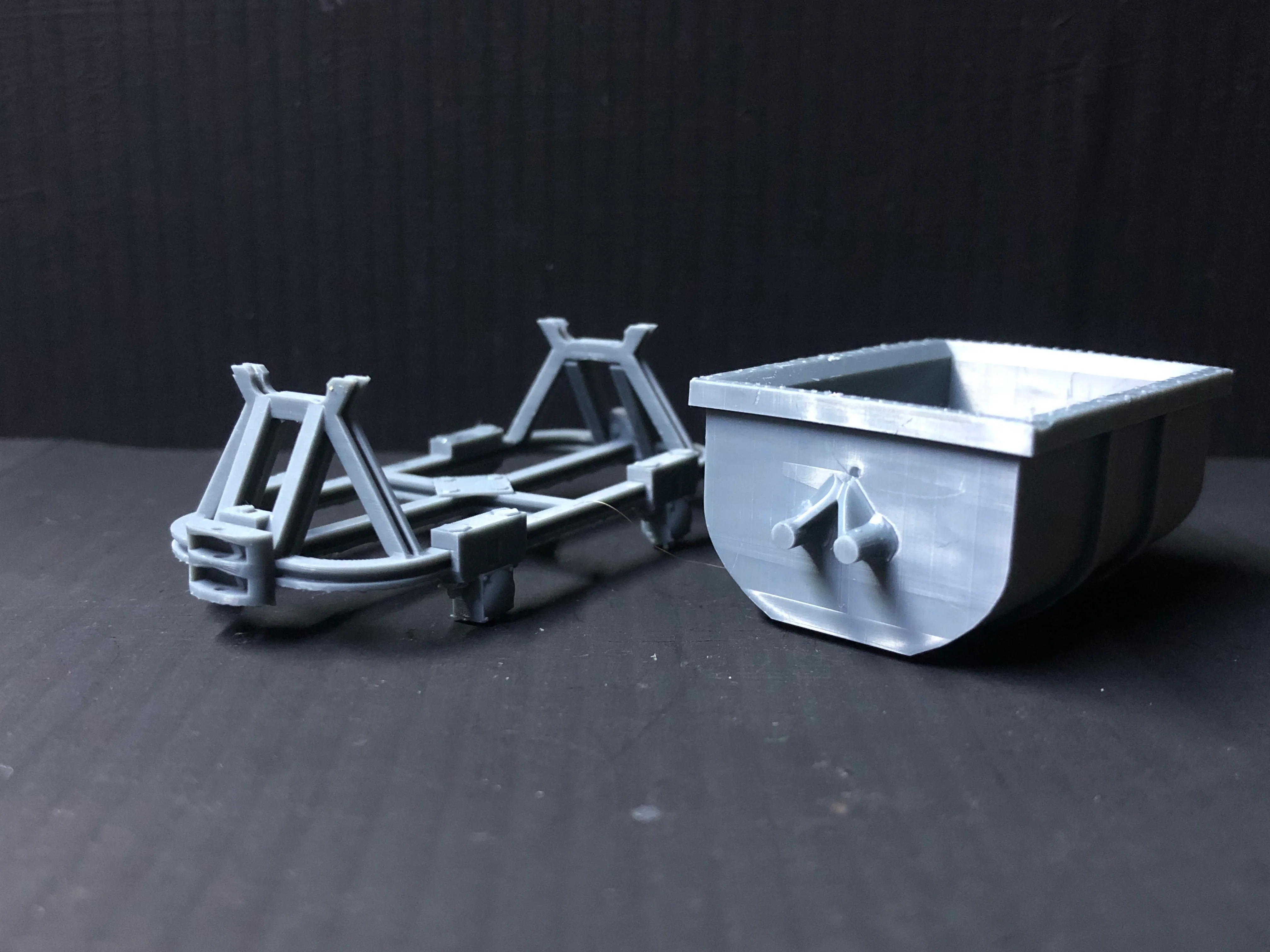 Gn15 Narrow Gauge Three Unpainted Ore Tipper Wagons with wheels