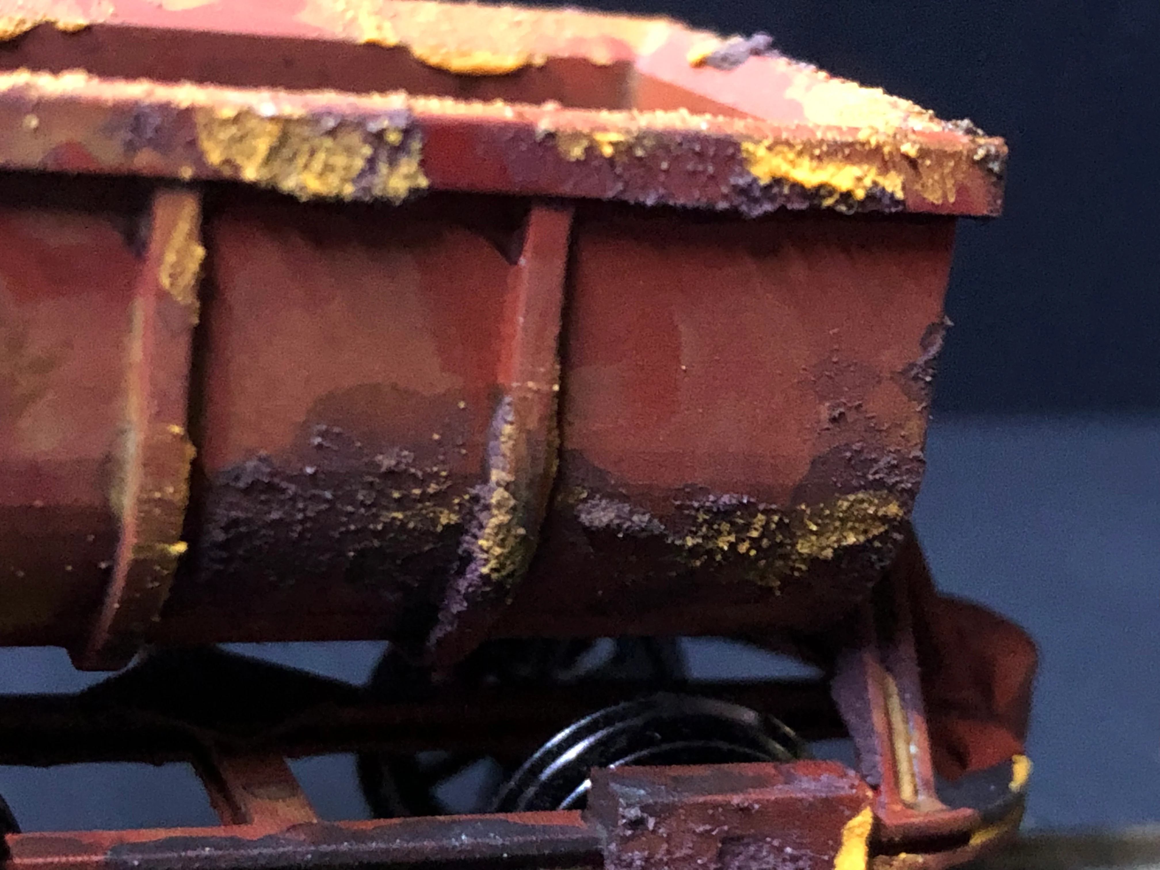 Gn15 Narrow Gauge Three Unpainted Ore Tipper Wagons with wheels