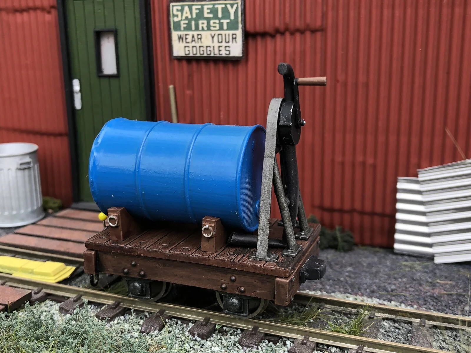 Gn15 Narrow Gauge Petrol Bowser wagon - with wheels