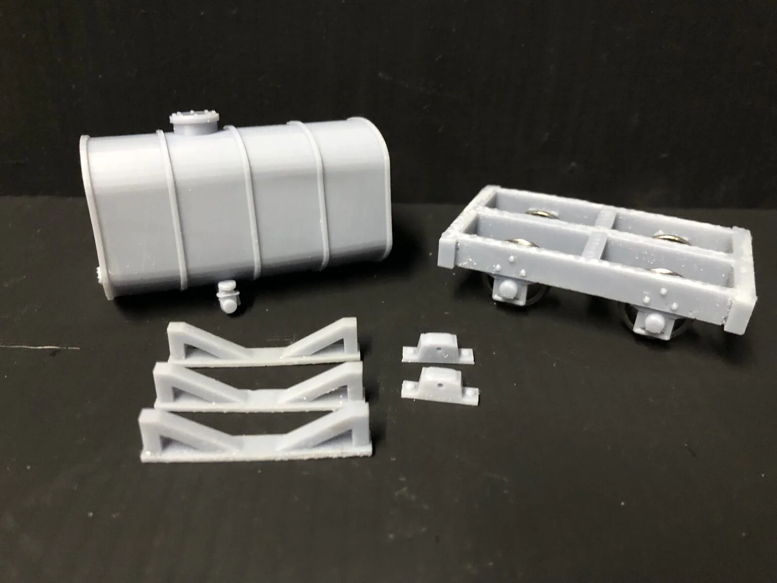 Gn15 Narrow Gauge Diesel Tanker wagon - with wheels