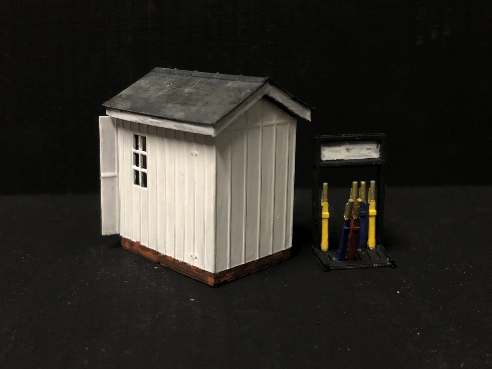 Porthmadog signal mans Hut with levers and glazing - OO9/OO/HO