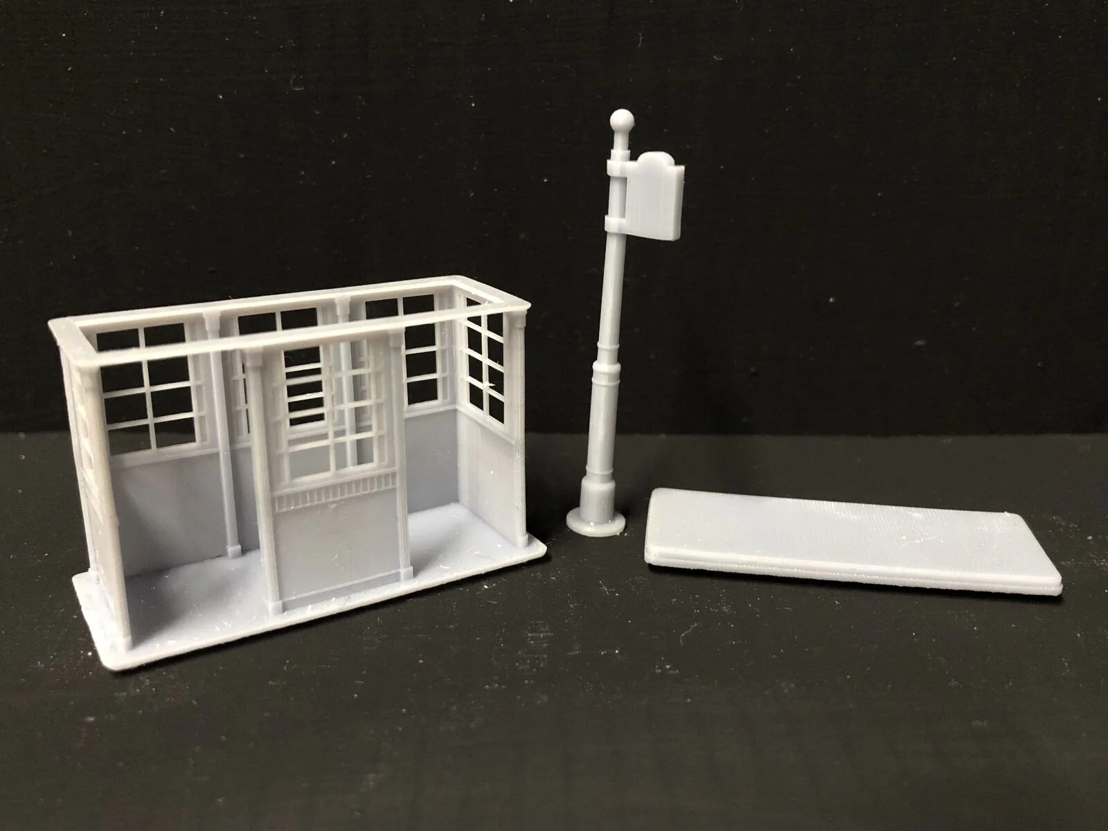 Iron type 2 Bus Shelter with bus flag - OO9/OO/HO