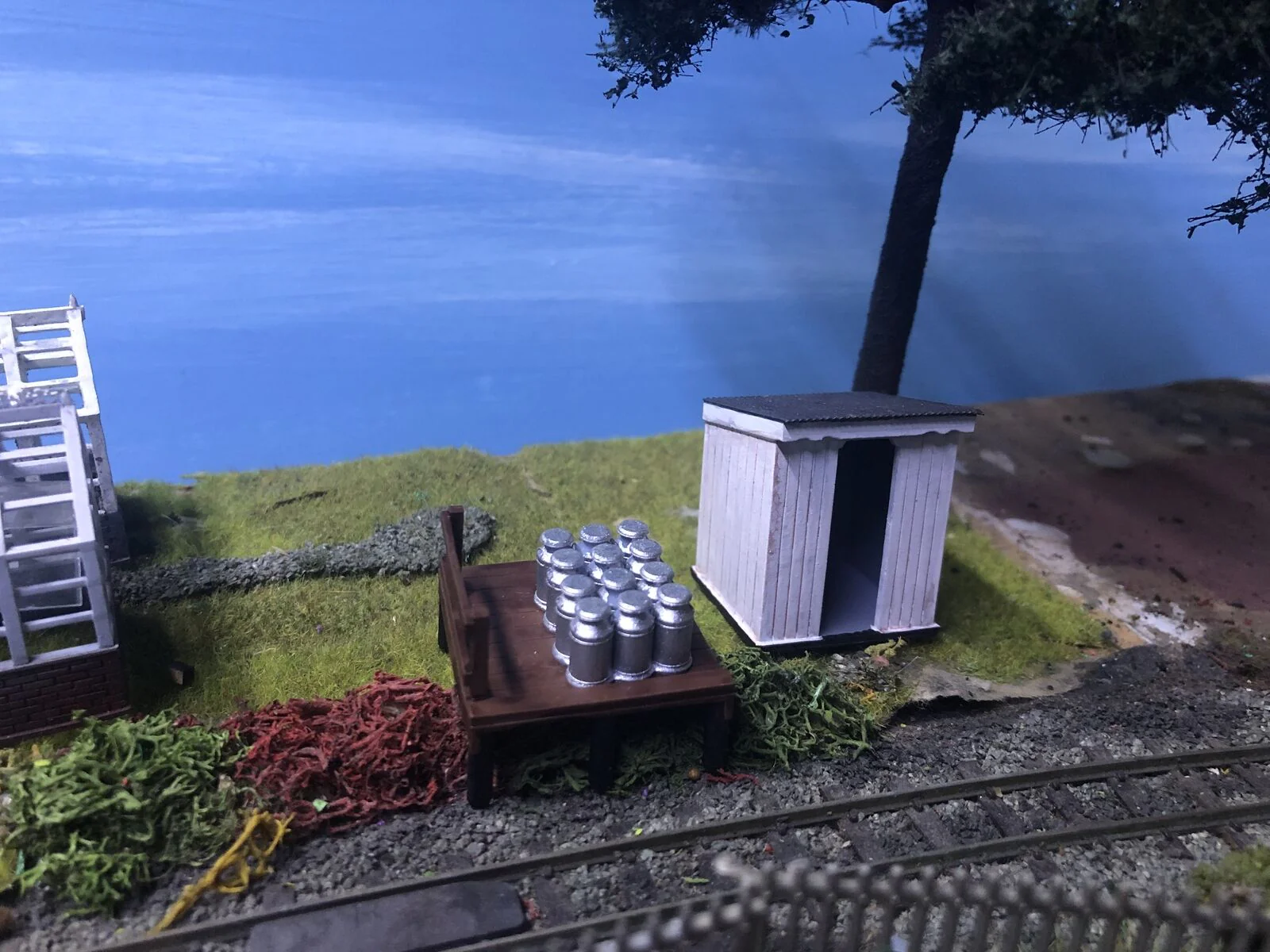 Ebdon Lane Halt and Milk Stand along with 12 Milk Churns - OO9/OO/HO