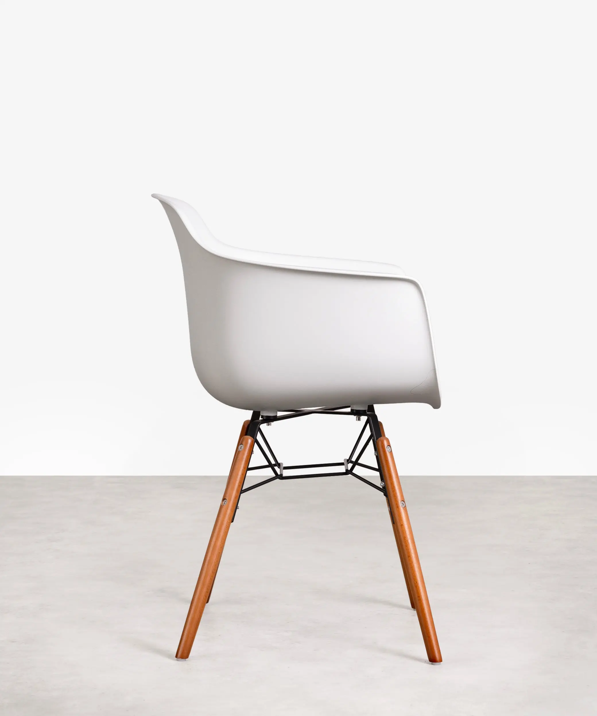 Silla de Polipropileno y Madera Elon Arms