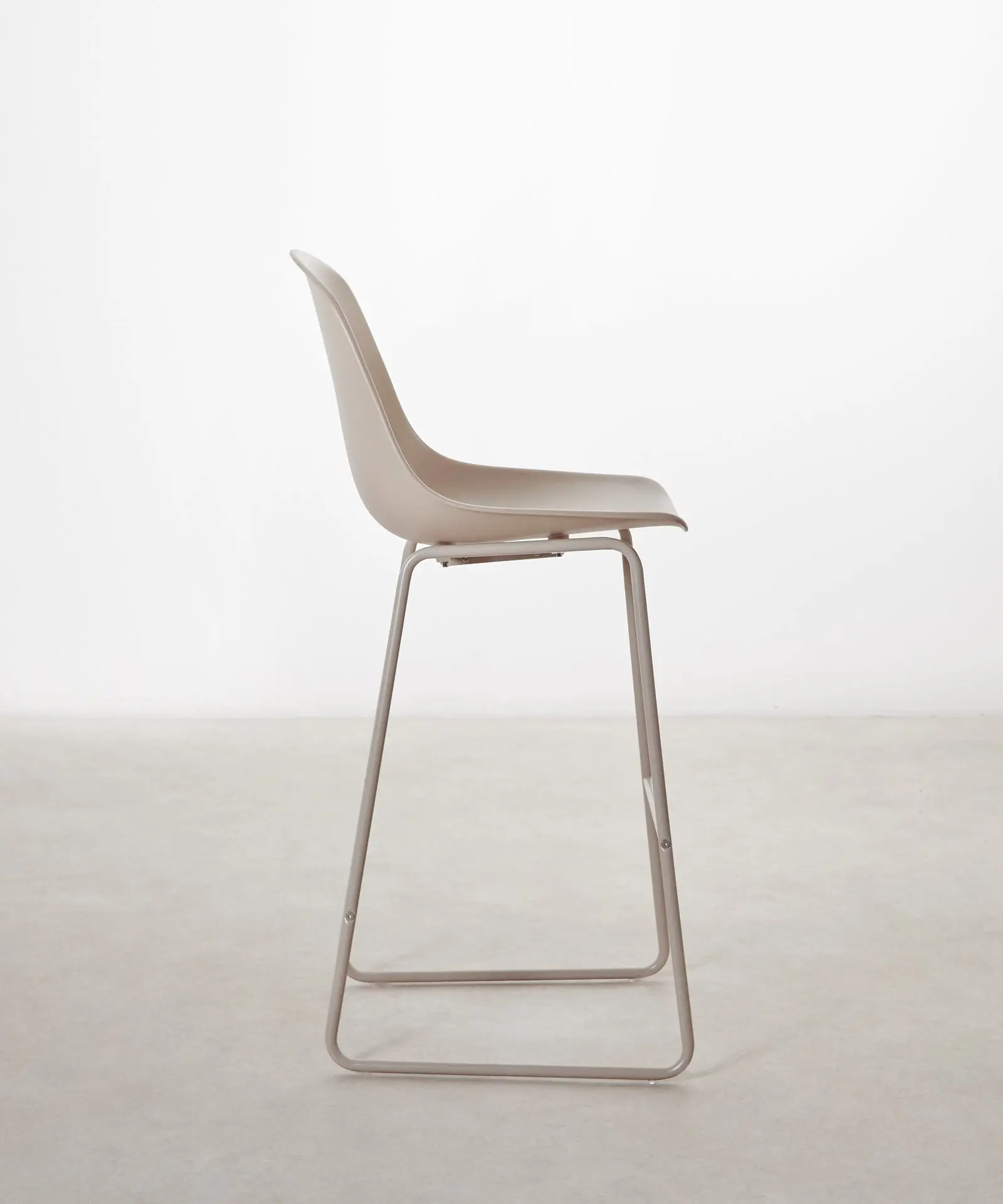 Taburete en Polipropileno y Metal Veko