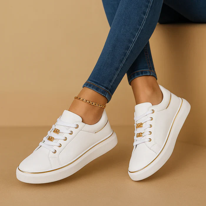 Buca Witte Sneakers met Gouden Detail voor Dames