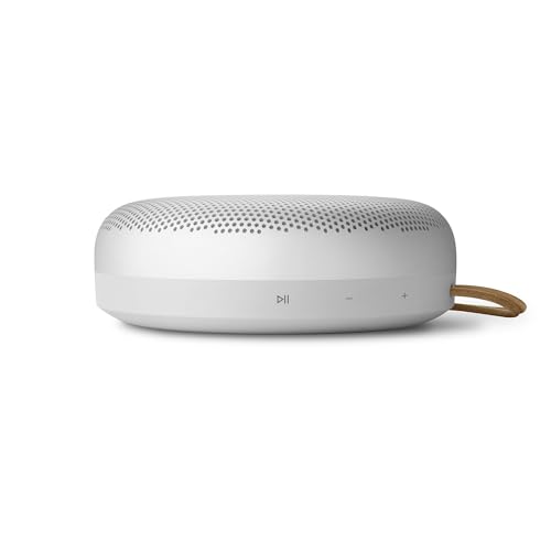 Bang & Olufsen Beosound A1 (2a Generazione)   Speaker Bluetooth Portatile Premium Impermeabile IP67, Suono a 360 Gradi, Assistente Vocale Alexa, Vivavoce, Batteria di 18 Ore   Grigio Nebbia : Elettronica