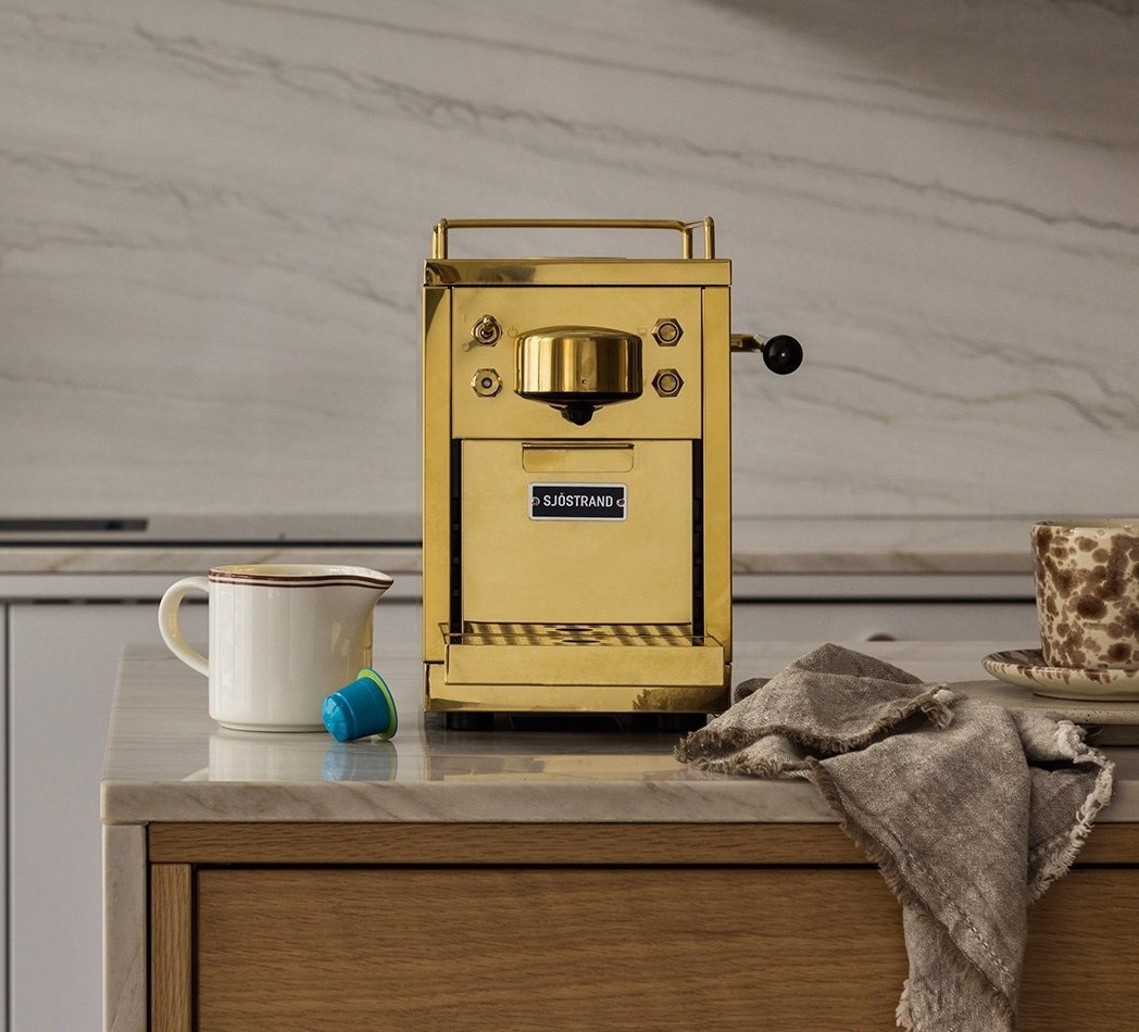 Sjöstrand THE ORIGINAL Ekspres ze Stali Polerowanej do Kawy w Kapsułkach / Złoty (Kompatybilny z Nespresso)
