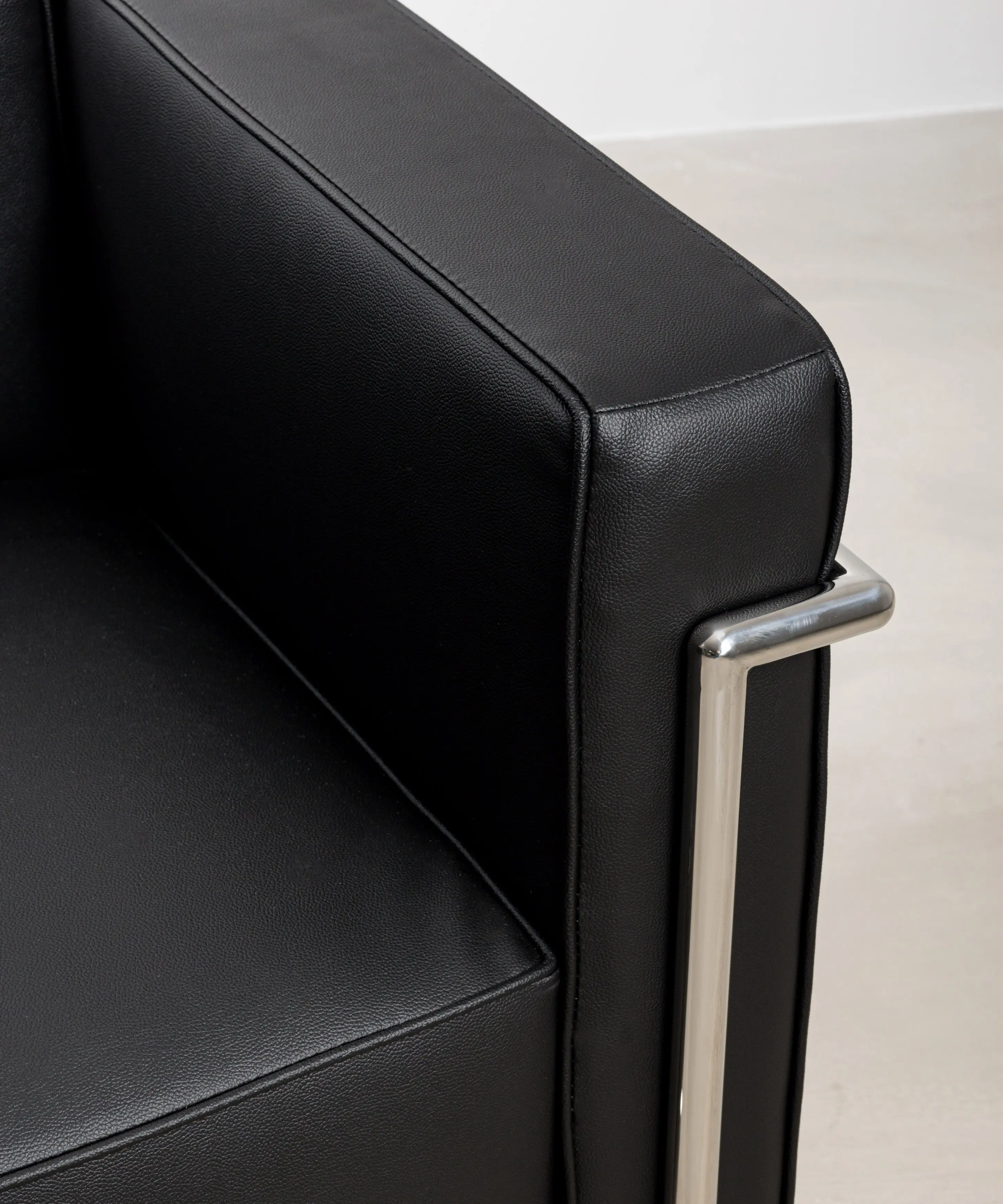 Sofá en Piel y Acero Box