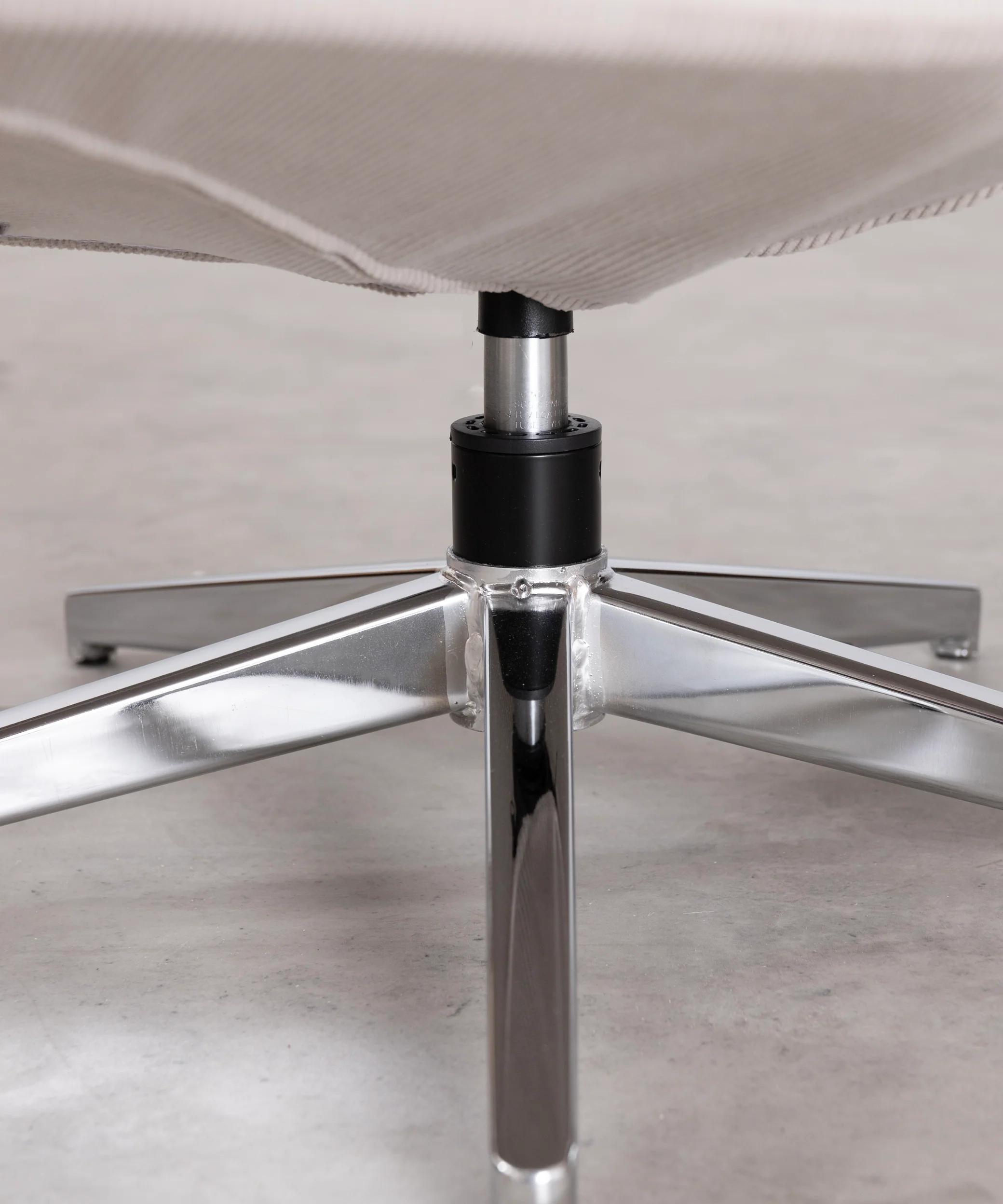 Sillón Giratorio Tapizado Orbit