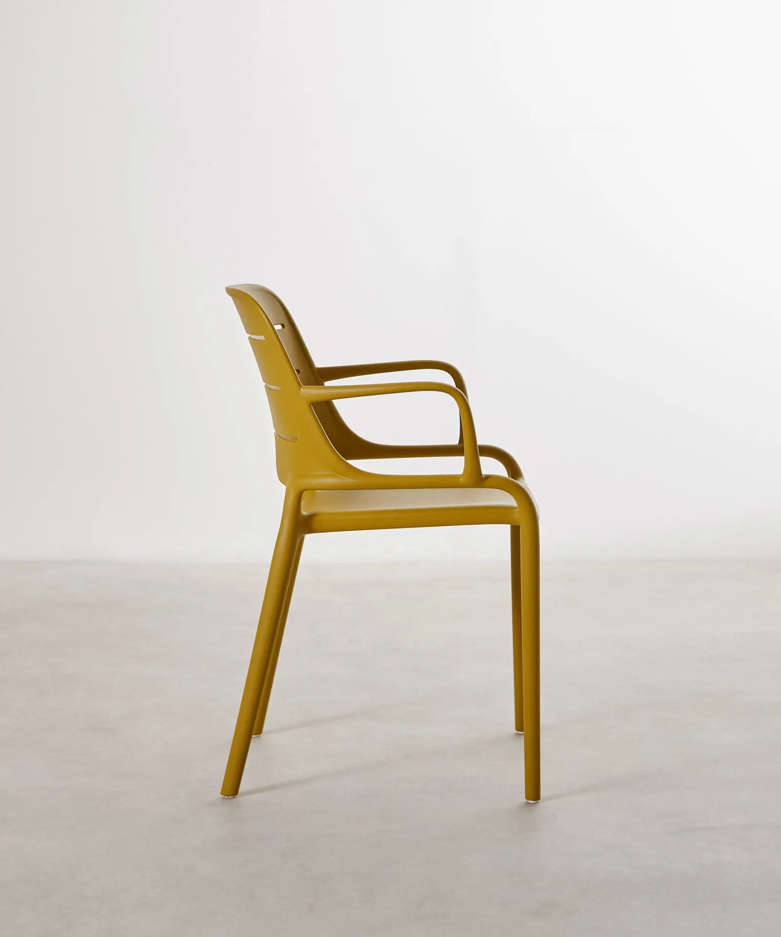 Silla de Polipropileno con Reposabrazos Mila