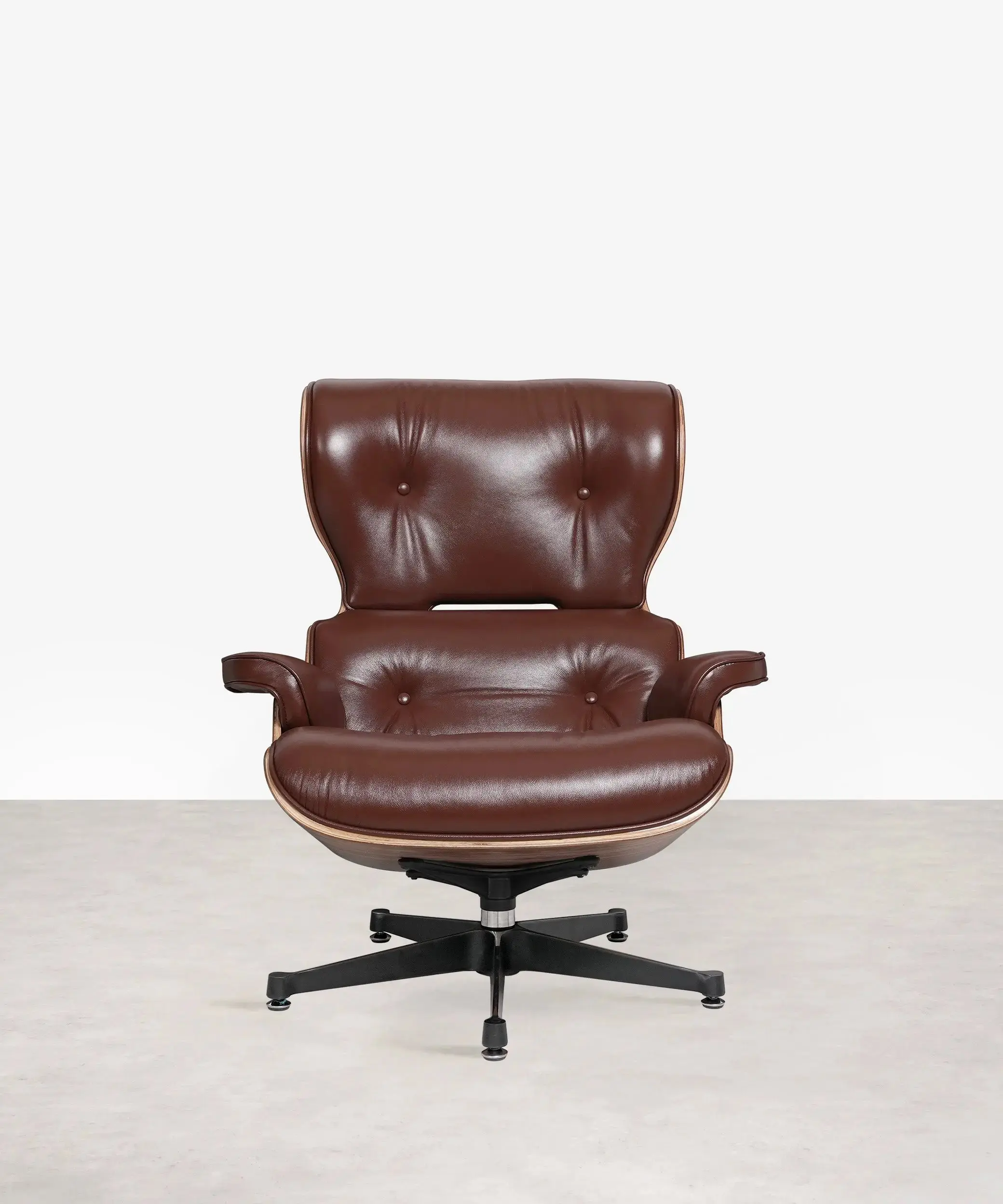 Sillón en Madera Tapizado en Piel con Reposapiés Magnum